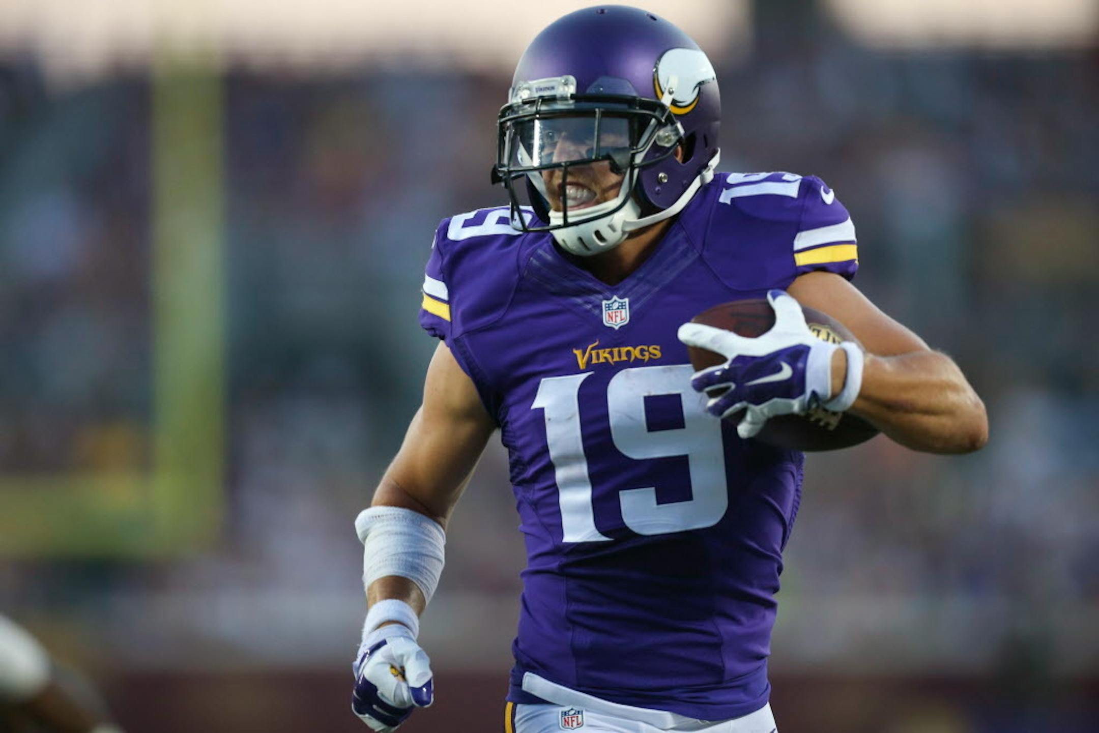 Vikings wide receiver Adam Thielen (19)