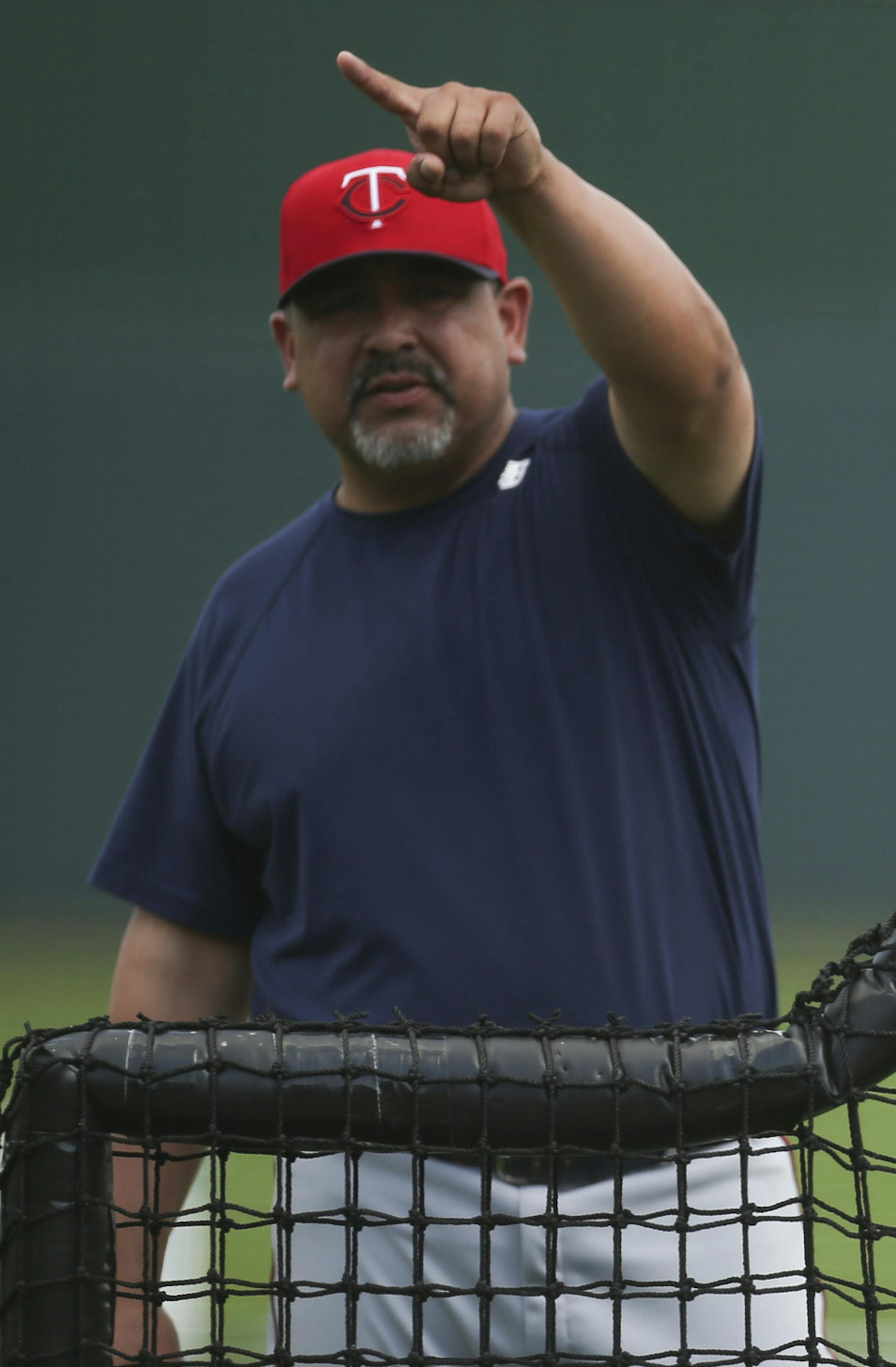 Bullpen coach Eddie Guardado signaled that pitcher Ervin Santana, foreground, had reached his pitch count while throwing for batting practice Sunday afternoon at Hammond Stadium. ] JEFF WHEELER ï jeff.wheeler@startribune.com The entire Twins squad worked out Sunday morning, March 1, 2015, at spring training in Fort Myers, FL.