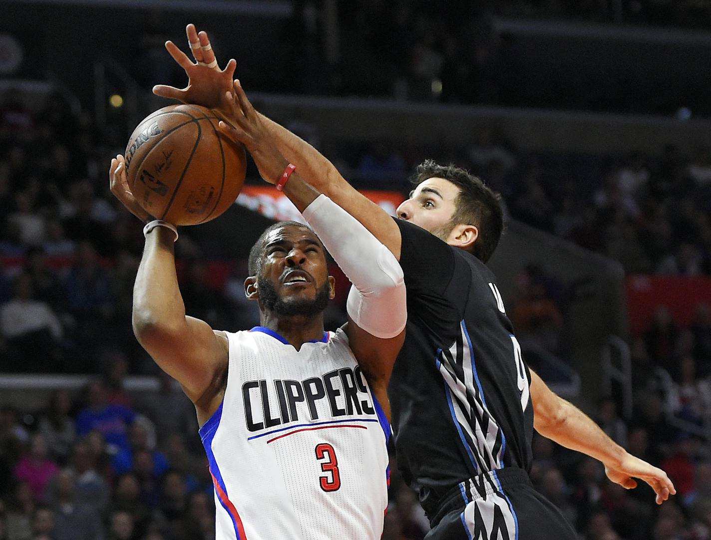 Los Angeles Clippers guard Chris Paul, left, shoots as Minnesota Timberwolves guard Ricky Rubio defends during the first half of an NBA basketball game Wednesday, Feb. 3, 2016, in Los Angeles. (AP Photo/Mark J. Terrill)