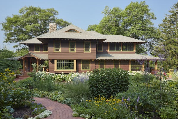 AIA home of the month - 1905 Craftsman style lakefront home impeccably restored to preserve its historic sensibility while providing modern functional