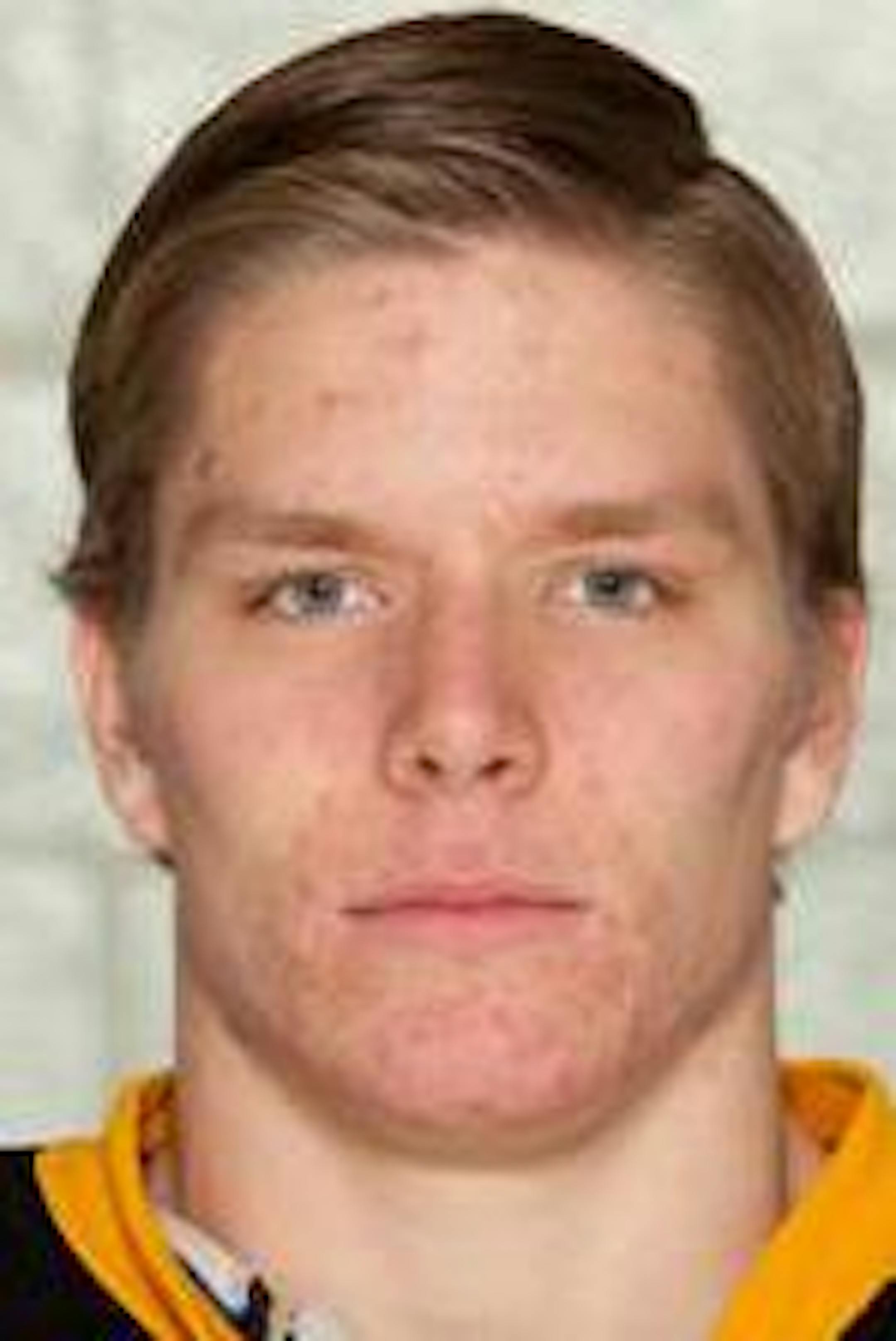 Tori Adams, Hutchinson football/hockey, sr., 2013-14