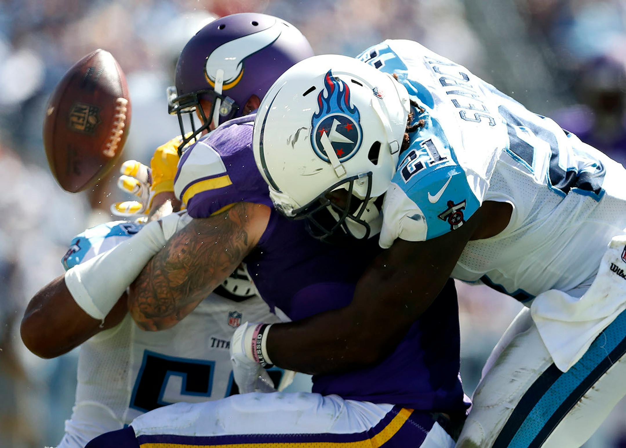Wesley Woodyard (59) and Da'Norris Searcy (21) broke up a pass intended for Kyle Rudolph in the fourth quarter.