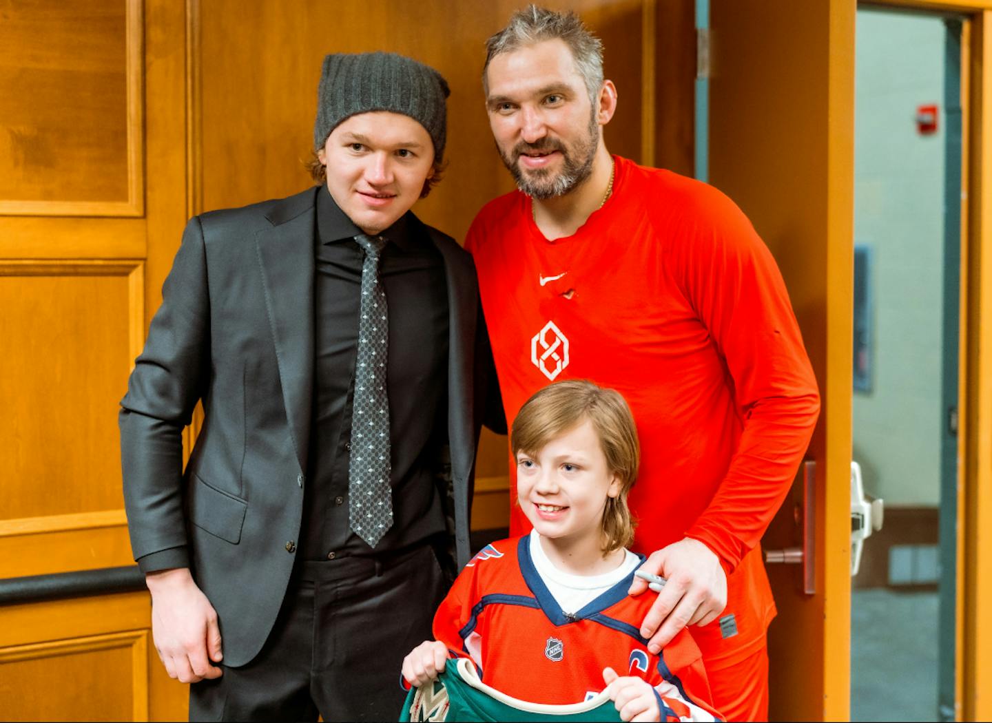 NHL stars Kirill Kaprizov, Alex Ovechkin meet boy who survived