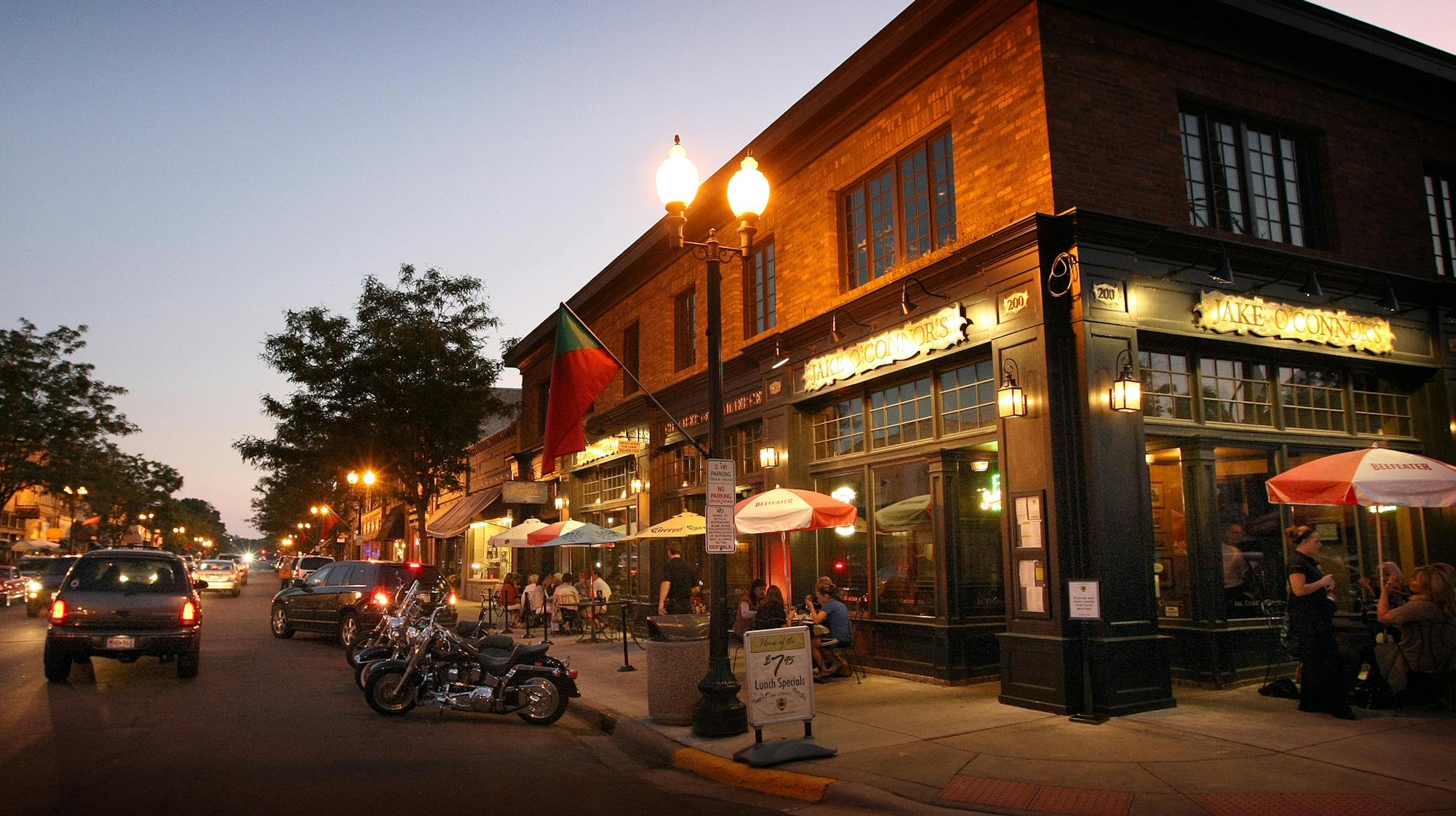 TOM WALLACE &#x2022; twallace2@startribune.com Assign#20009297A Slug: mainstreet09xx Sept 2, 2009 Excelsior MN&#x2026; Mainstreet USA. &#x2026; MNMAINSTREET0903: The metro area&#x2019;s genuine small-town downtowns might be considered suburbs by today&#x2019;s standards, but they are accessible and authentic &#x2014; with the homey quirks to prove it. Dogs nap near fitting rooms, store employees greet customers by name, and you can still find barbershops run by Mel, Benny, or Skipper. Trendy bou