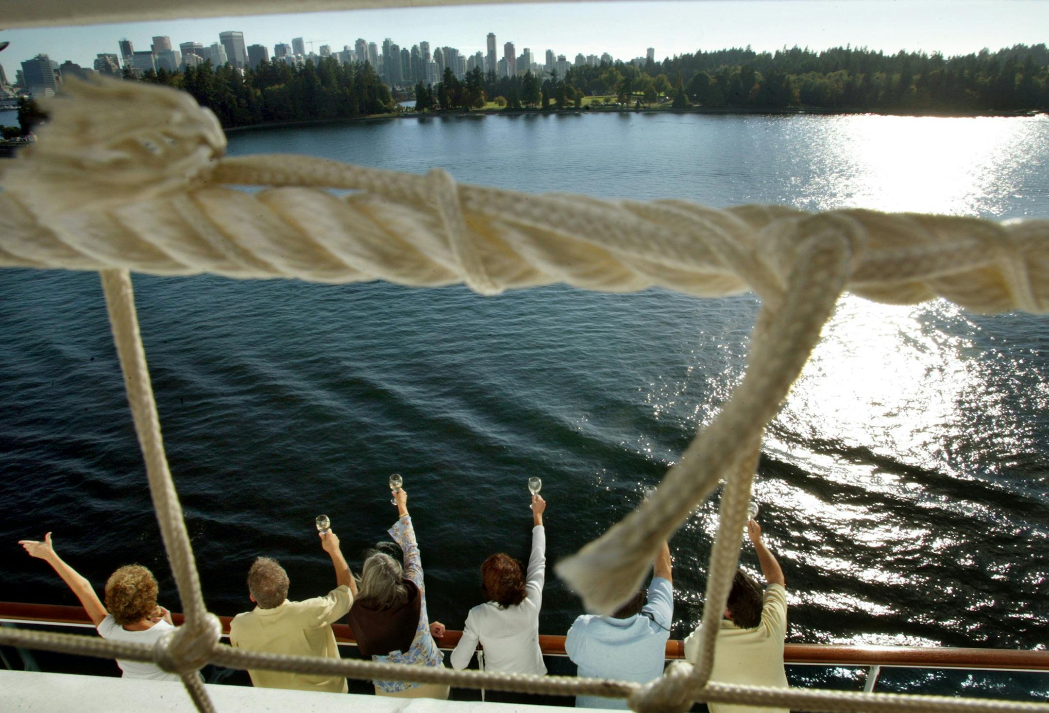 -- NO MAGS, NO SALES -- KRT TRAVEL STORY SLUGGED: CRU-REPOSITION KRT PHOTOGRAPH BY MINDY SCHAUER/ORANGE COUNTY REGISTER (October 20) Spirits are high as vacationers aboard the Island Princess cheer a low-flying plane shortly after leaving Vancouver, B.C. Passengers on the Island Princess will enjoy a two-day journey to San Francisco during the ship's reposition cruise that will end at it's winter port in Ft. Lauderdale, Florida. (smd) 2003