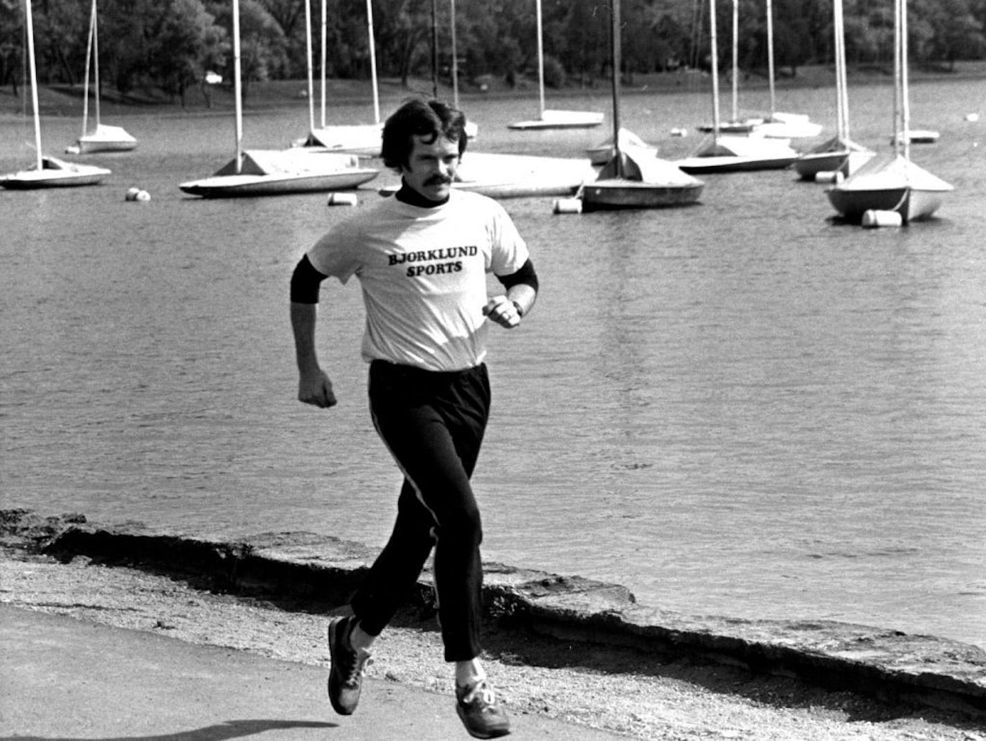 Lake Harriet . . . Steve Hoag, runner in city of Lakes marathon . . . for outdoors cover on marathon. Donald Black, Minneapolis Star Tribune