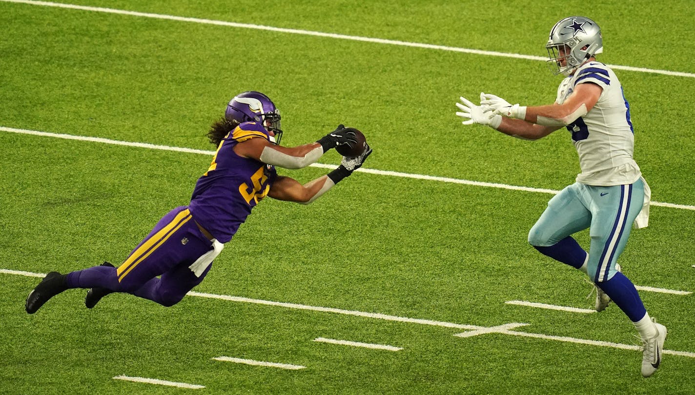 Minnesota Vikings linebacker Eric Kendricks (54) made an interception in the second quarter. ] ANTHONY SOUFFLE • anthony.souffle@startribune.com