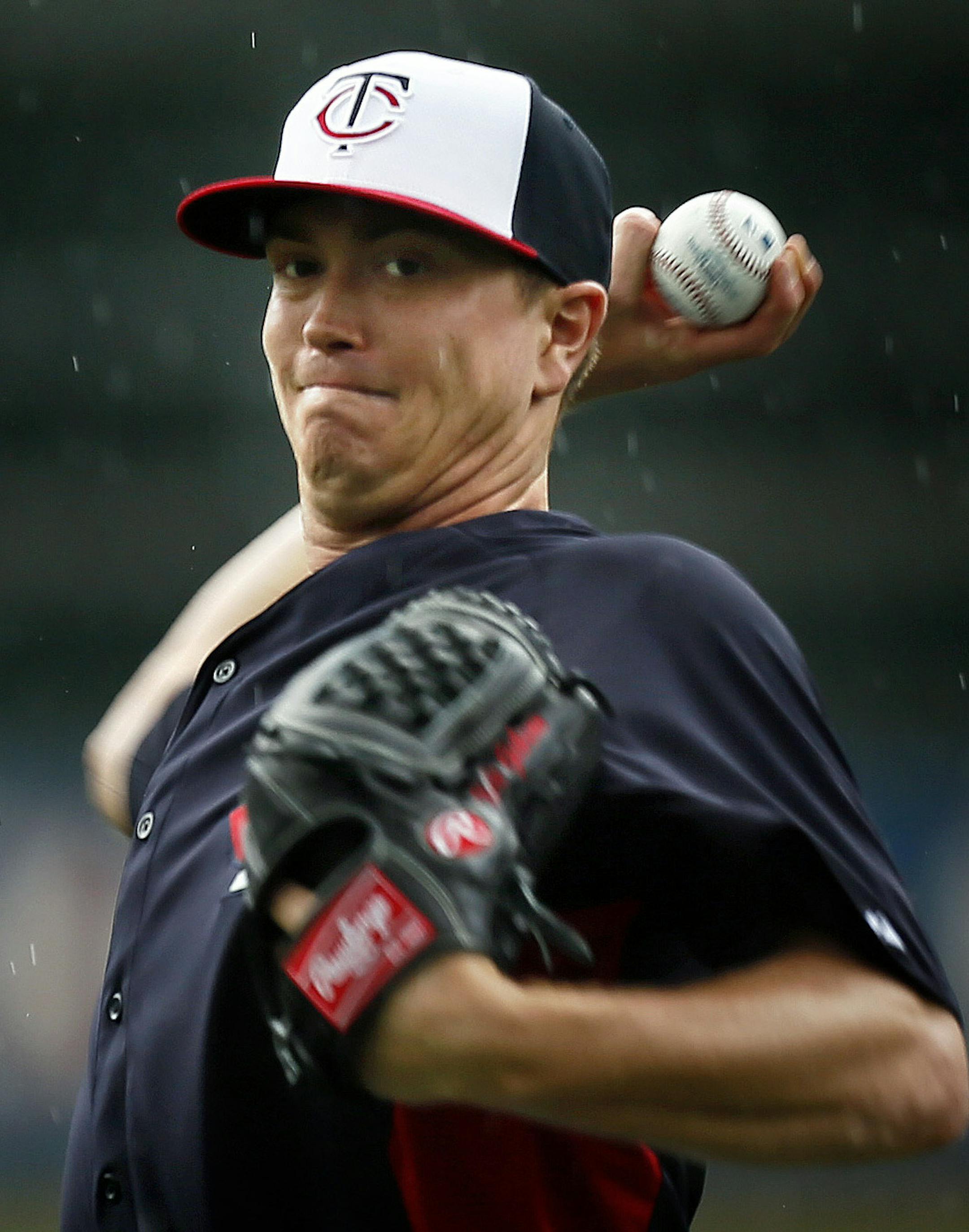 Twins pitcher Kyle Gibson warms up in the rain Friday evening. ] BRIAN PETERSON ‚Ä¢ brianp@startribune.com Minneapolis, MN - 06/28/2013 ORG XMIT: MIN1306281757132461