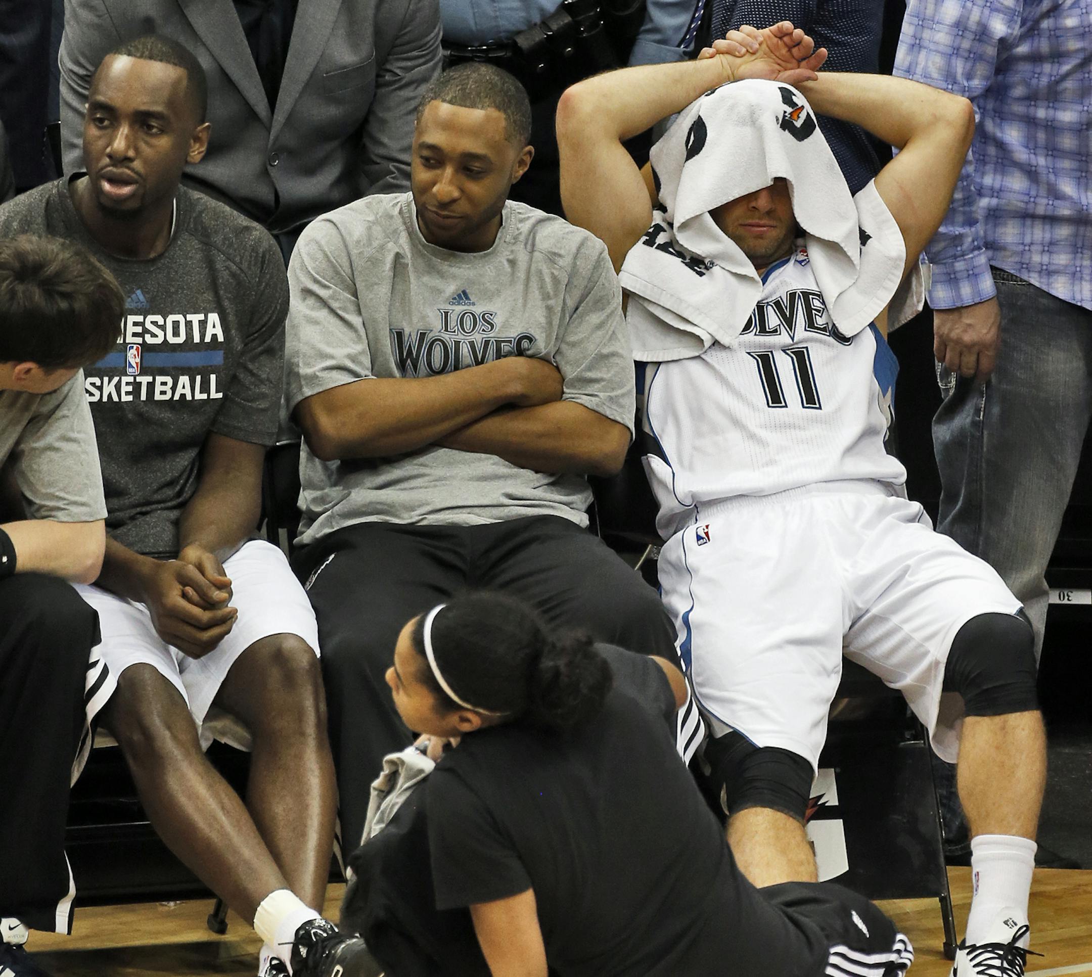 Wolves J. J. Barea (11) sat with a towel over his head after being taken out of the game wih 4 minutes to play in the 4th quarter. ] Minnesota Timberwolves vs. Detroit Pistons. Minnesota won 114-101. (MARLIN LEVISON/STARTRIBUNE(mlevison@startribune.com) ORG XMIT: MIN1403072158252906