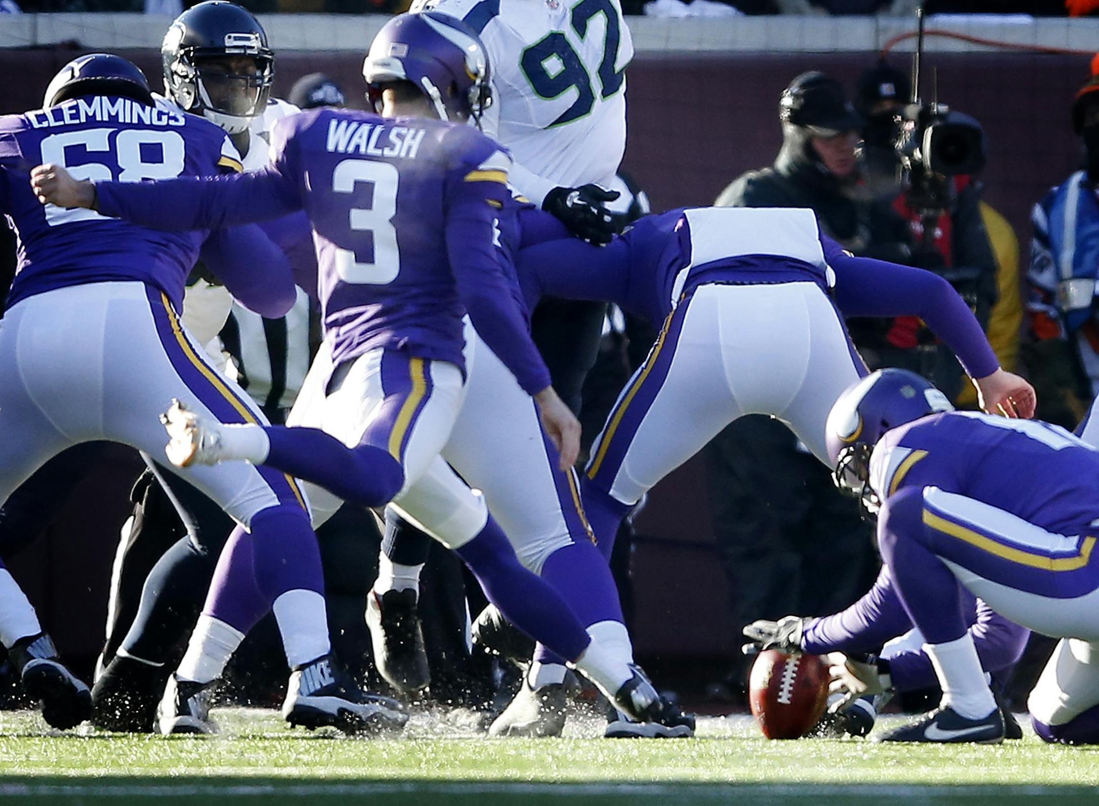 Vikings kicker Blair Walsh (3) missed a 27-yard field goal attempt late in the fourth quarter. Punter Jeff Locke held the ball with the laces facing the kicker. ] CARLOS GONZALEZ ï cgonzalez@startribune.com - January 10, 2016, Minneapolis, MN, TCF Bank Stadium, NFL, Minnesota Vikings vs. Seattle Seahawks