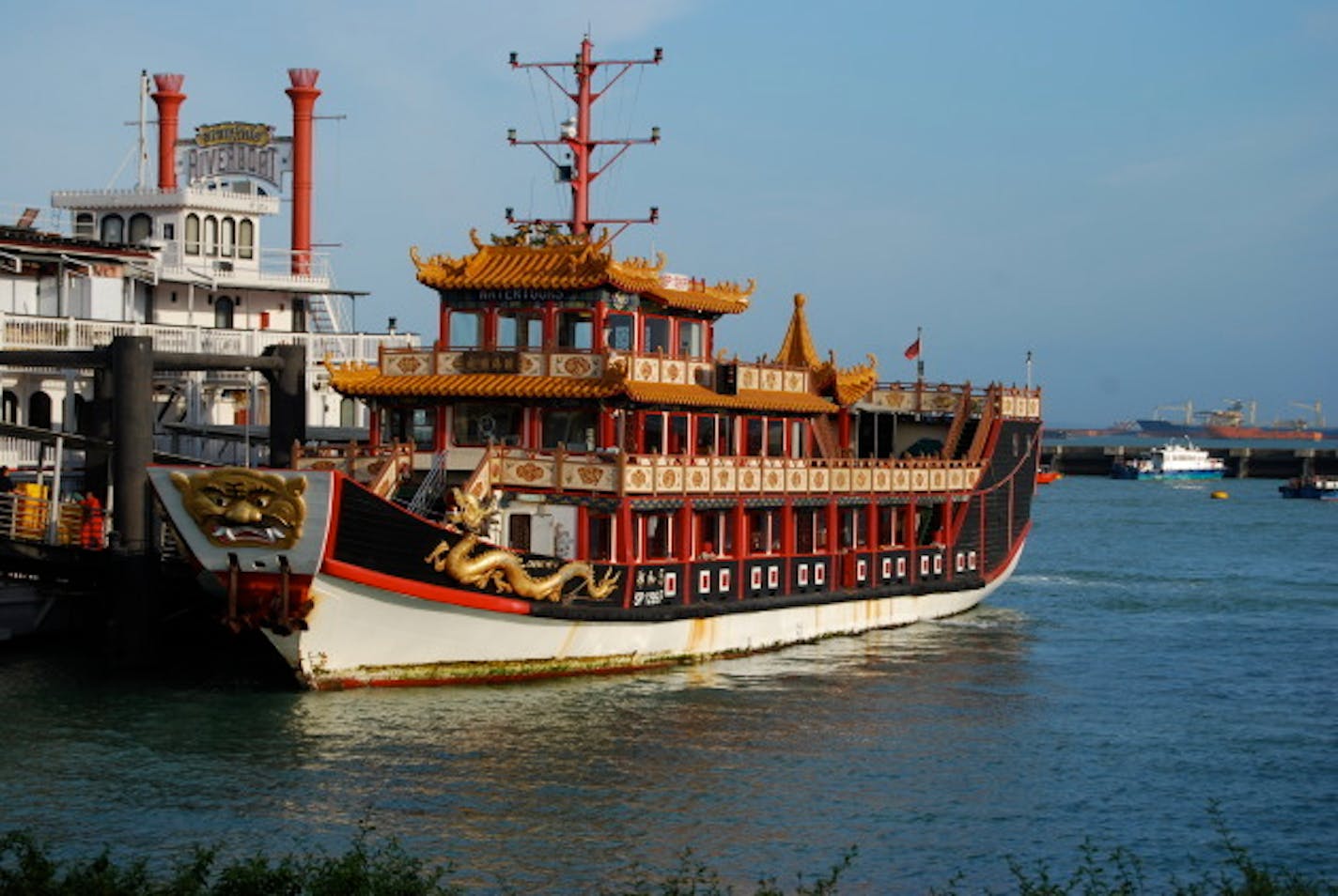 Ming Dynasty Dinner Cruise