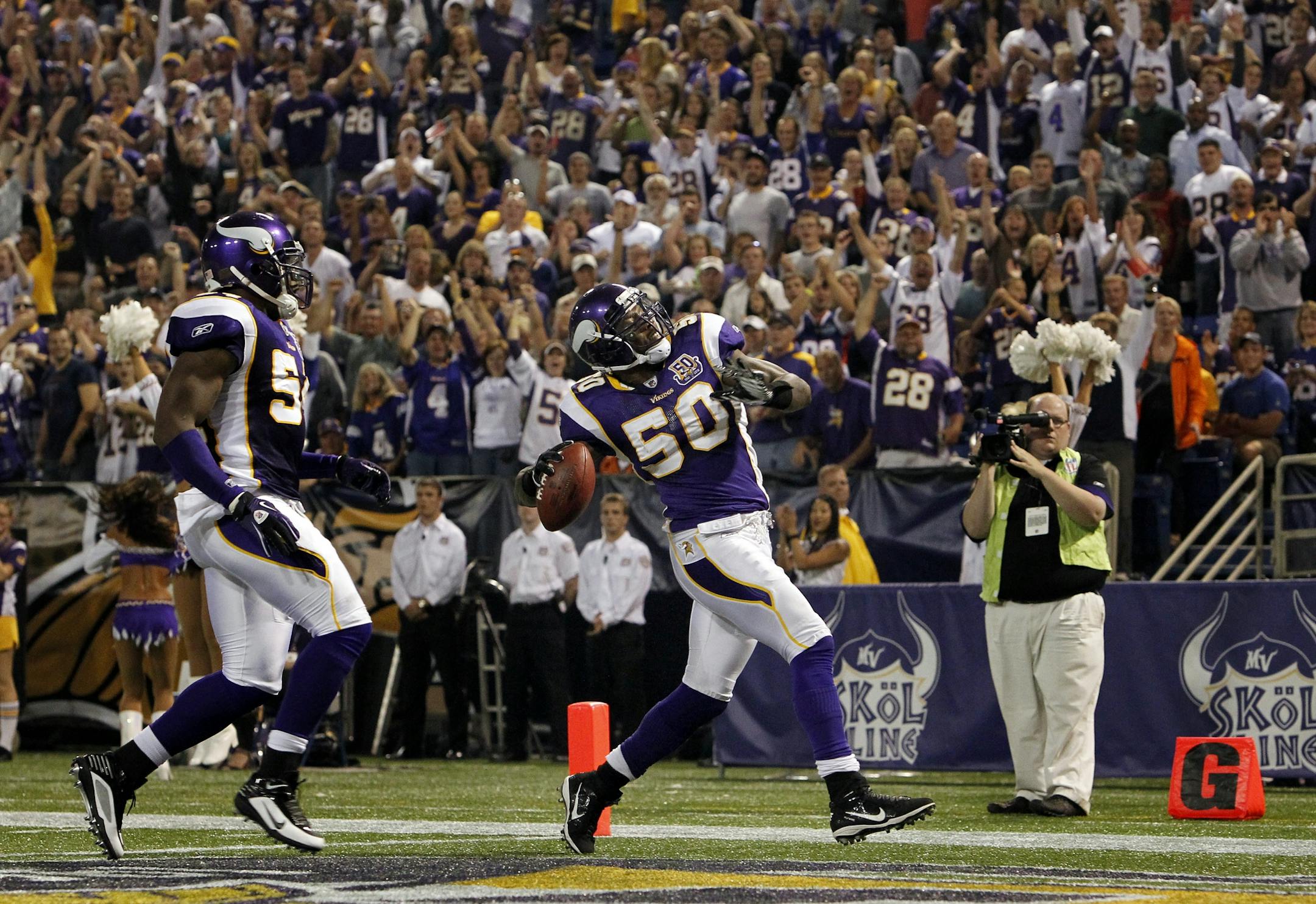 Minnesota Vikings linebacker Erin Henderson (50) returned a fumble 35-yards for a touchdown in the first quarter.