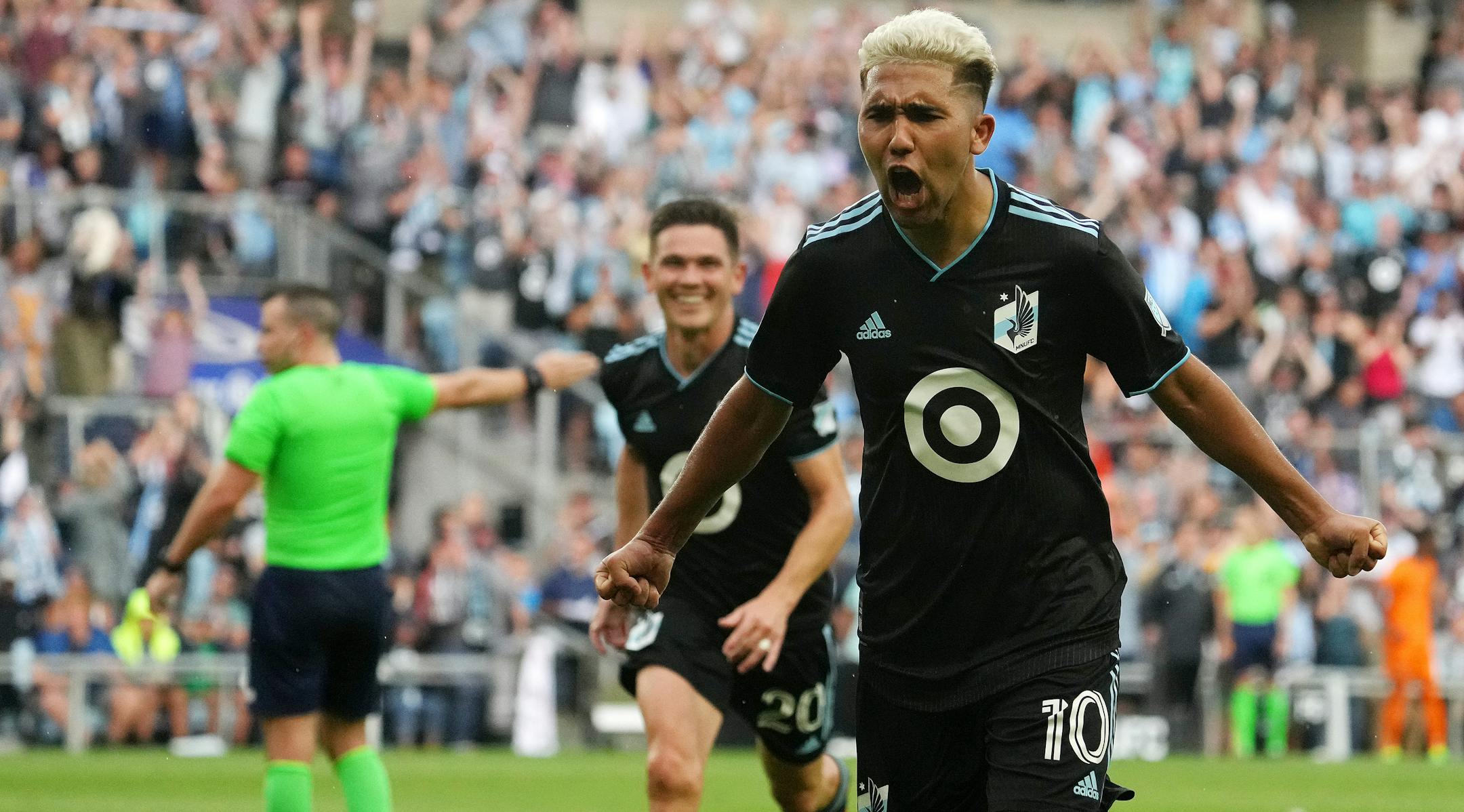 Minnesota United midfielder Emanuel Reynoso (10) celebrates after his free kick was deflected by a Houston player for a second-half own-goal during an MLS game between Minnesota United and the Houston Dynamo.
