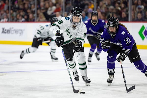 PWHL Boston's Susanna Tapani worked to keep the puck from Minnesota's Natalie Buchbinder on Sunday at Xcel Energy Center.