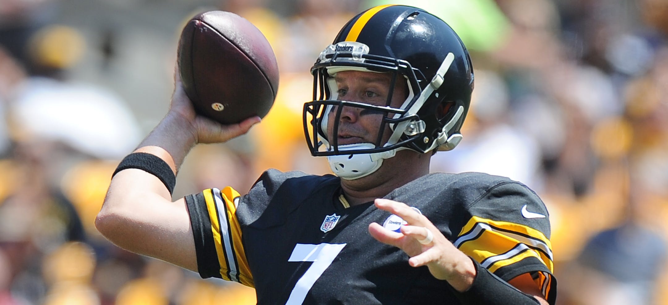 Pittsburgh Steelers quarterback Ben Roethlisberger (7) passes in the first quarter of the NFL pre-season football game against the Green Bay Packers, Sunday, Aug. 23, 2015 in Pittsburgh. (AP Photo/Don Wright)