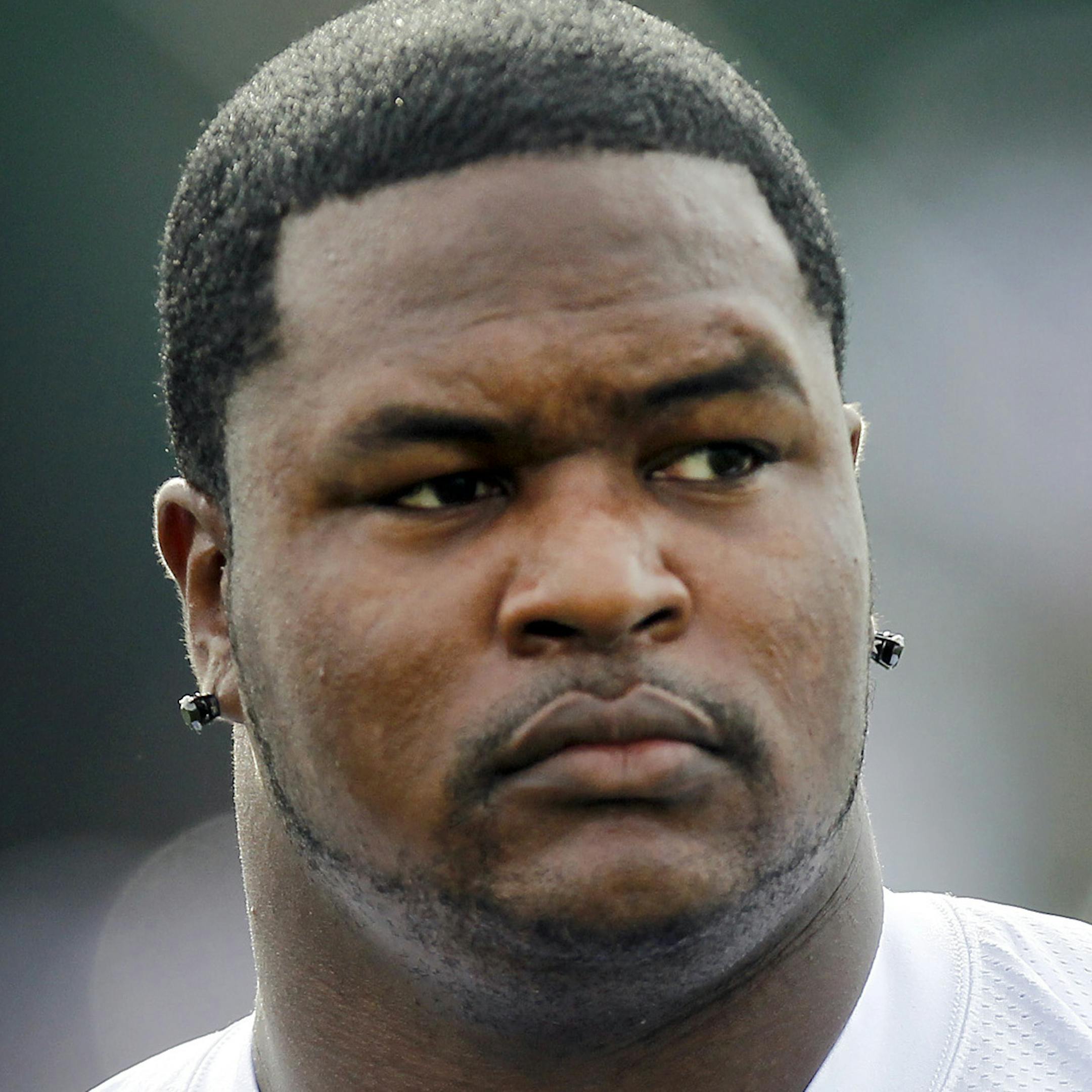 Former Viking Bryant McKinnie tweeted a picture of himself with Paris Hilton.