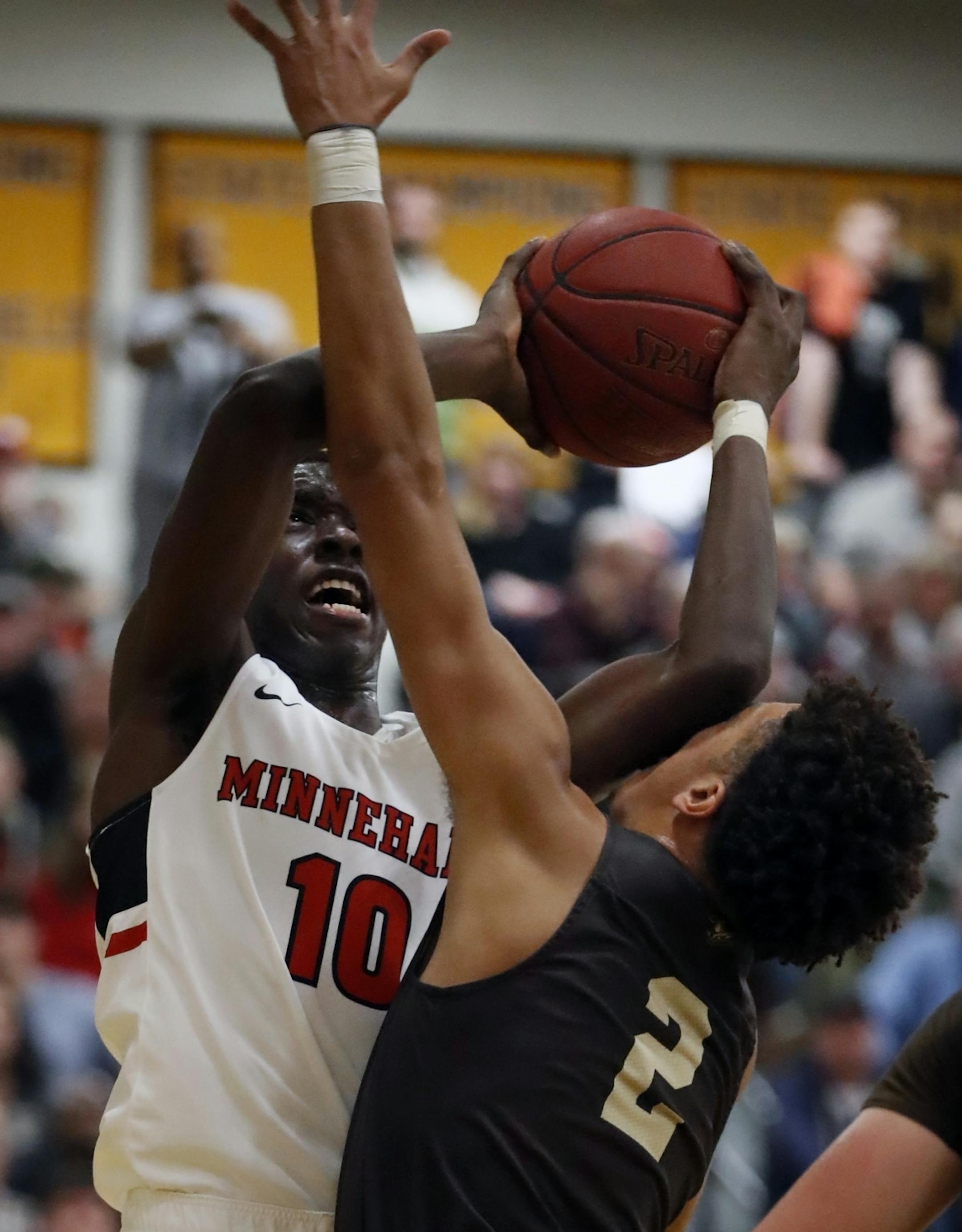 Prince Aligbe(10) goes up against Nathan Macho(2) of Apple Valley.