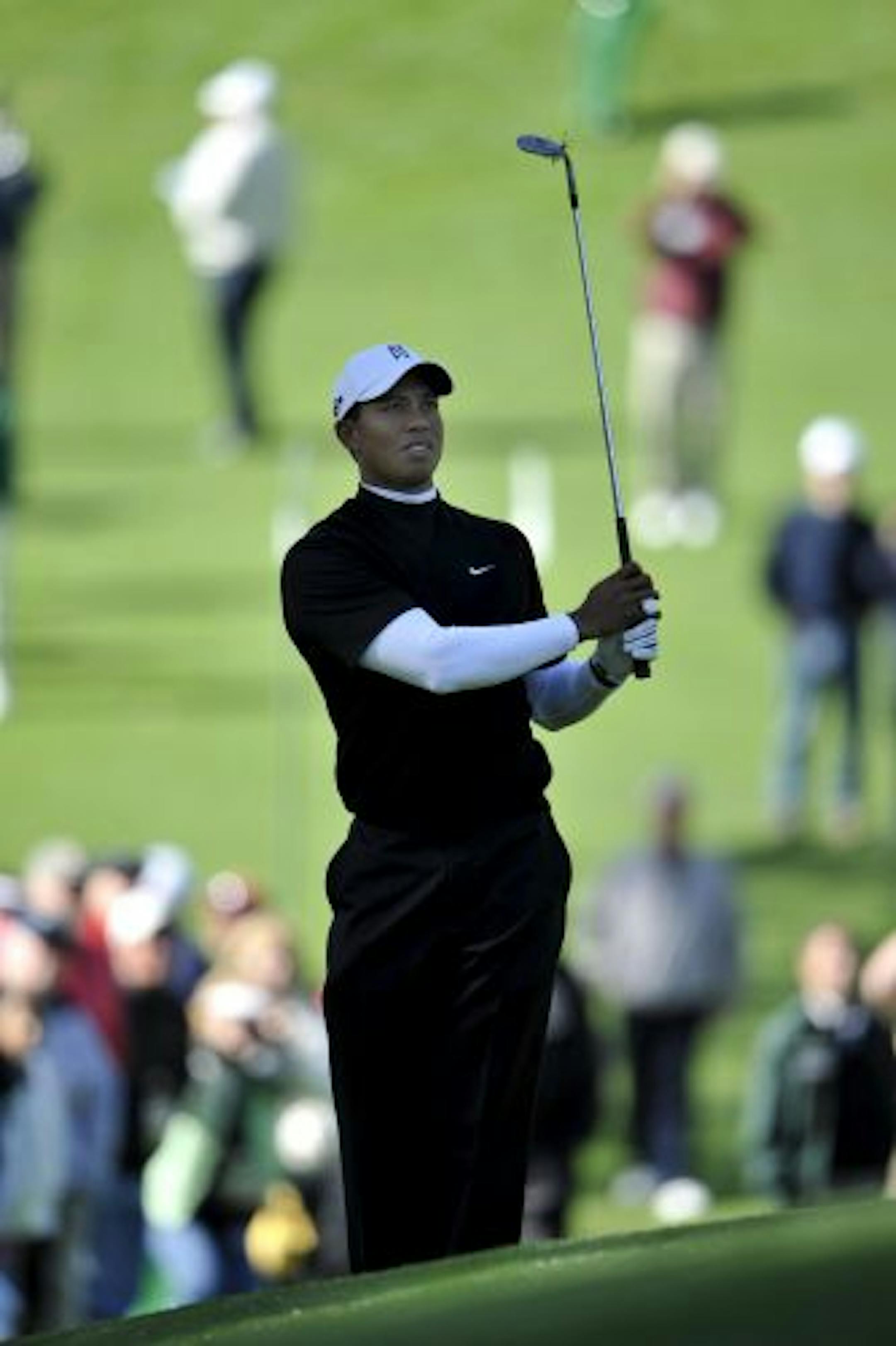 Tiger Woods chipped toward the green on the sixth hole during the final day of practice at Augusta National on Wednesday. Woods is chasing his fifth green jacket this week and his first since 2005.