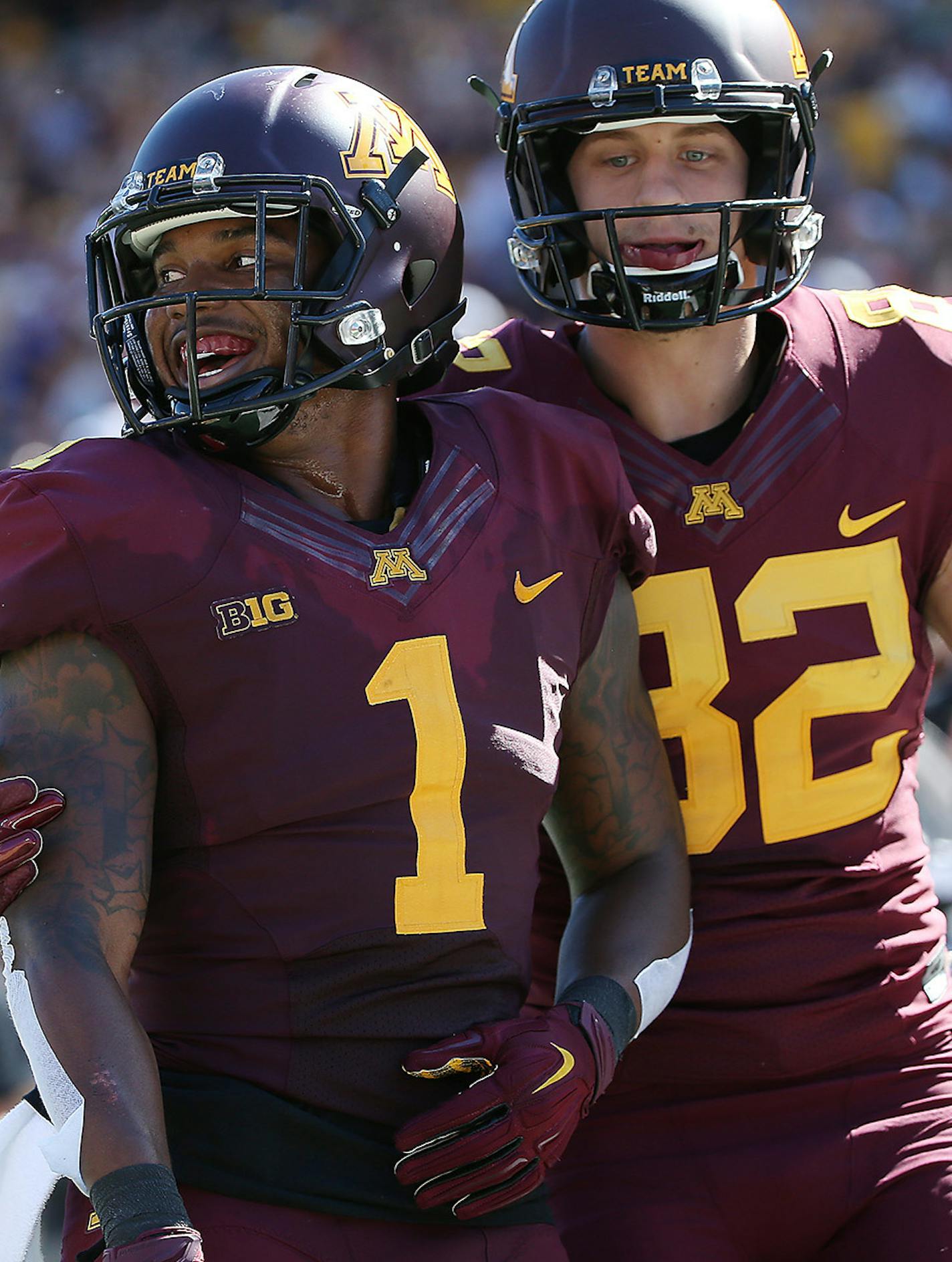 Minnesota's wide receiver KJ Maye was all smiles as he was hugged by Minnesota's wide receiver Drew Wolitarsky after his touchdown in the second quarter as the Gophers took on Kent State at TCF Bank Stadium, Saturday, September 19, 2015 in Minneapolis, MN. ] (ELIZABETH FLORES/STAR TRIBUNE) ELIZABETH FLORES &#x2022; eflores@startribune.com