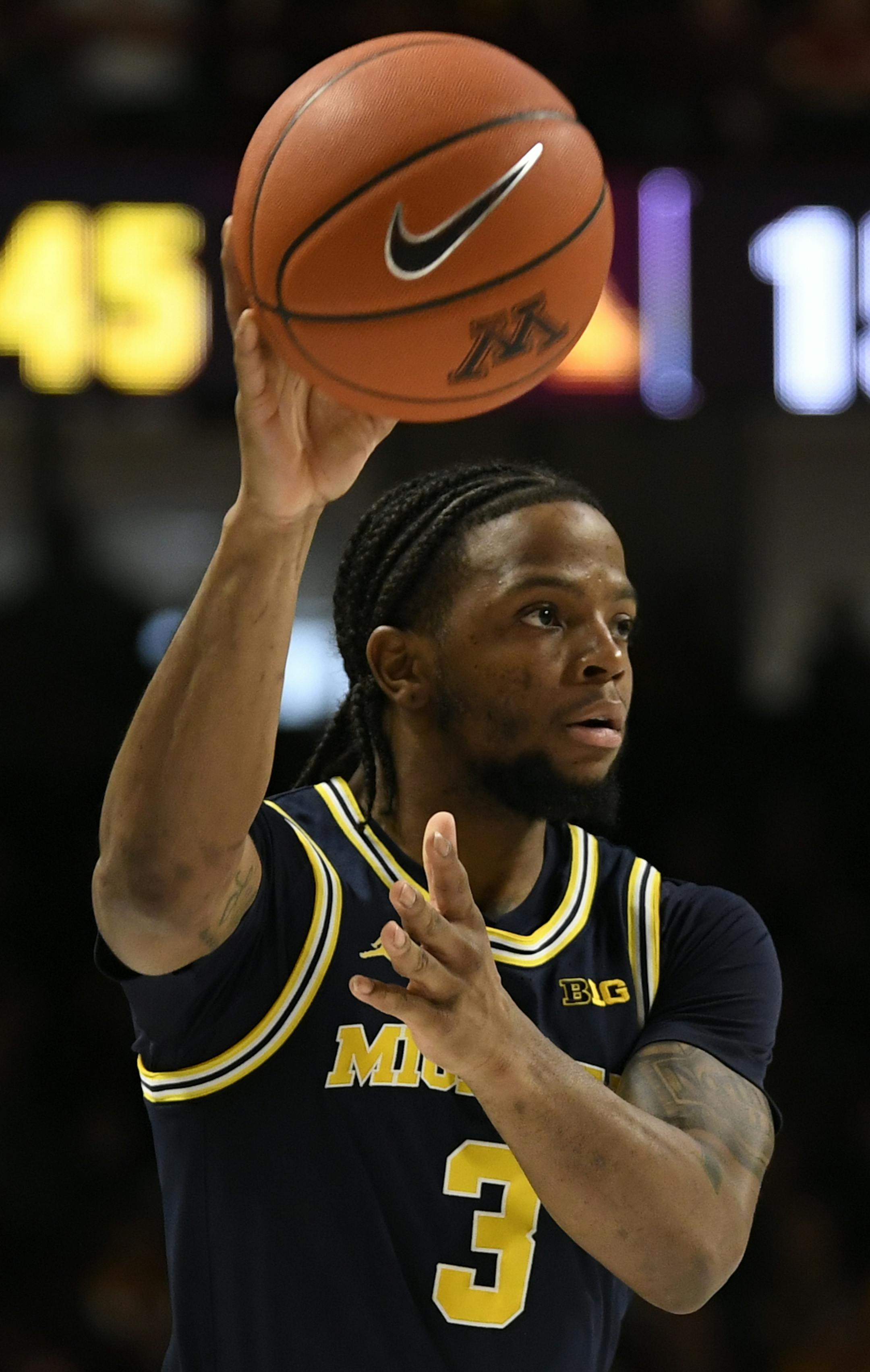 Michigan guard Zavier Simpson (3) plays against Minnesota in an NCAA college basketball game on Sunday, Jan. 12, 2020, in Minneapolis. (AP Photo/Hannah Foslien) ORG XMIT: MNHF133_OTK