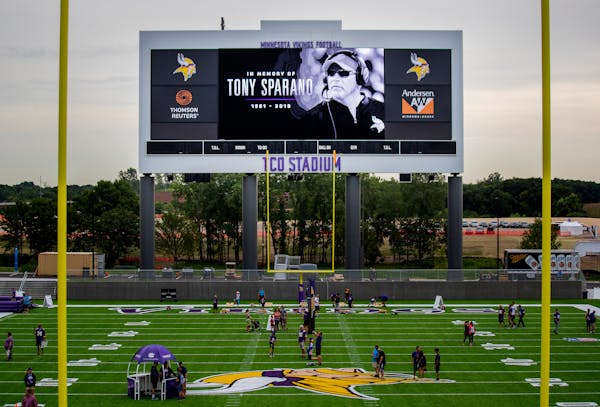 The Minnesota Vikings paid tribute to offensive line coach Tony Sparano. ] CARLOS GONZALEZ • cgonzalez@startribune.com – July 25, 2018, Eagan, MN,