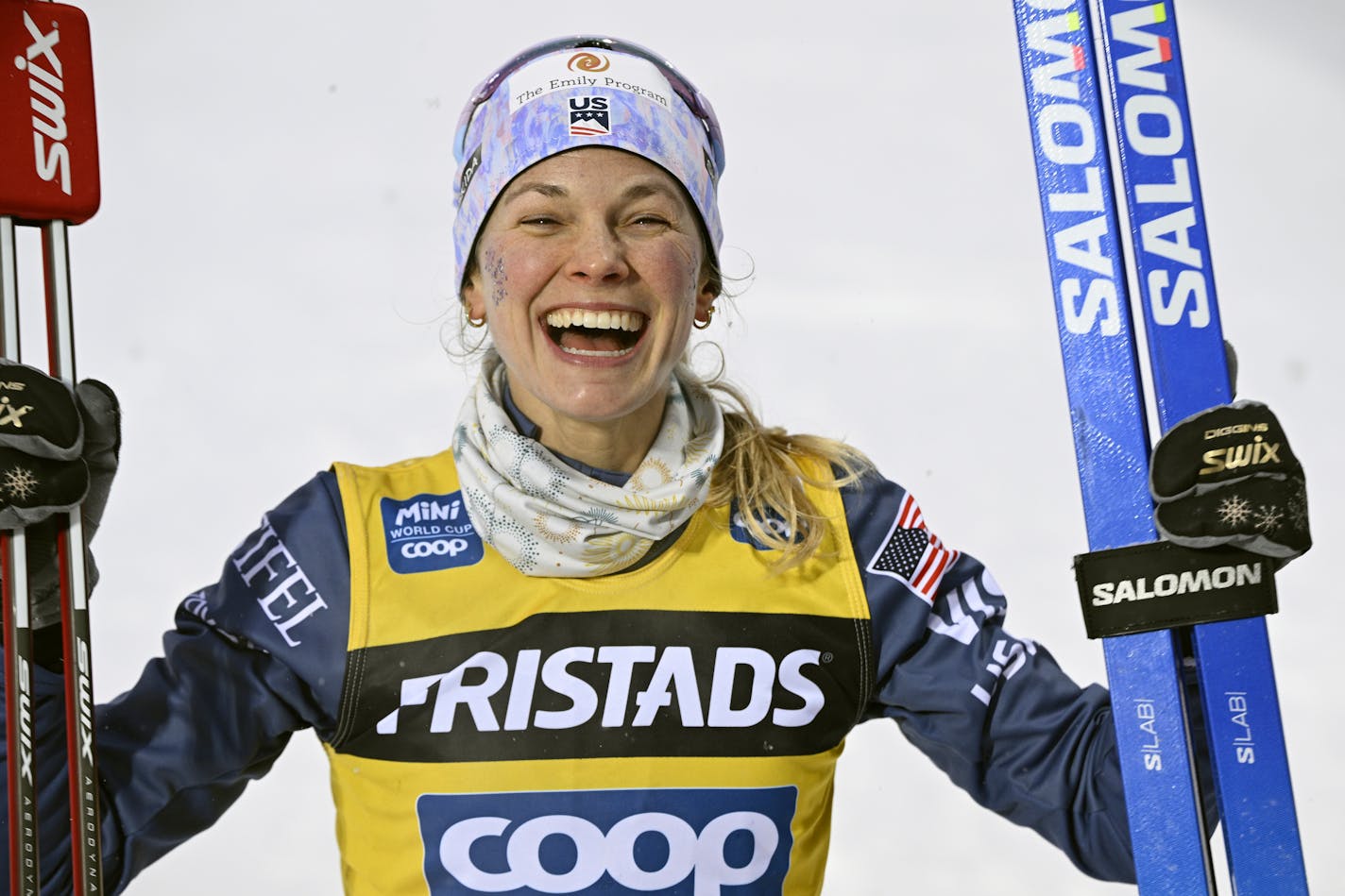 United States' Jessie Diggins celebrates winning a women's 10 km freestyle race at the cross-country ski World Cup, at the Österund ski stadium in Ostersund, Sweden, on Sunday, Dec. 10, 2023. (Anders Wiklund/TT News Agency via AP)