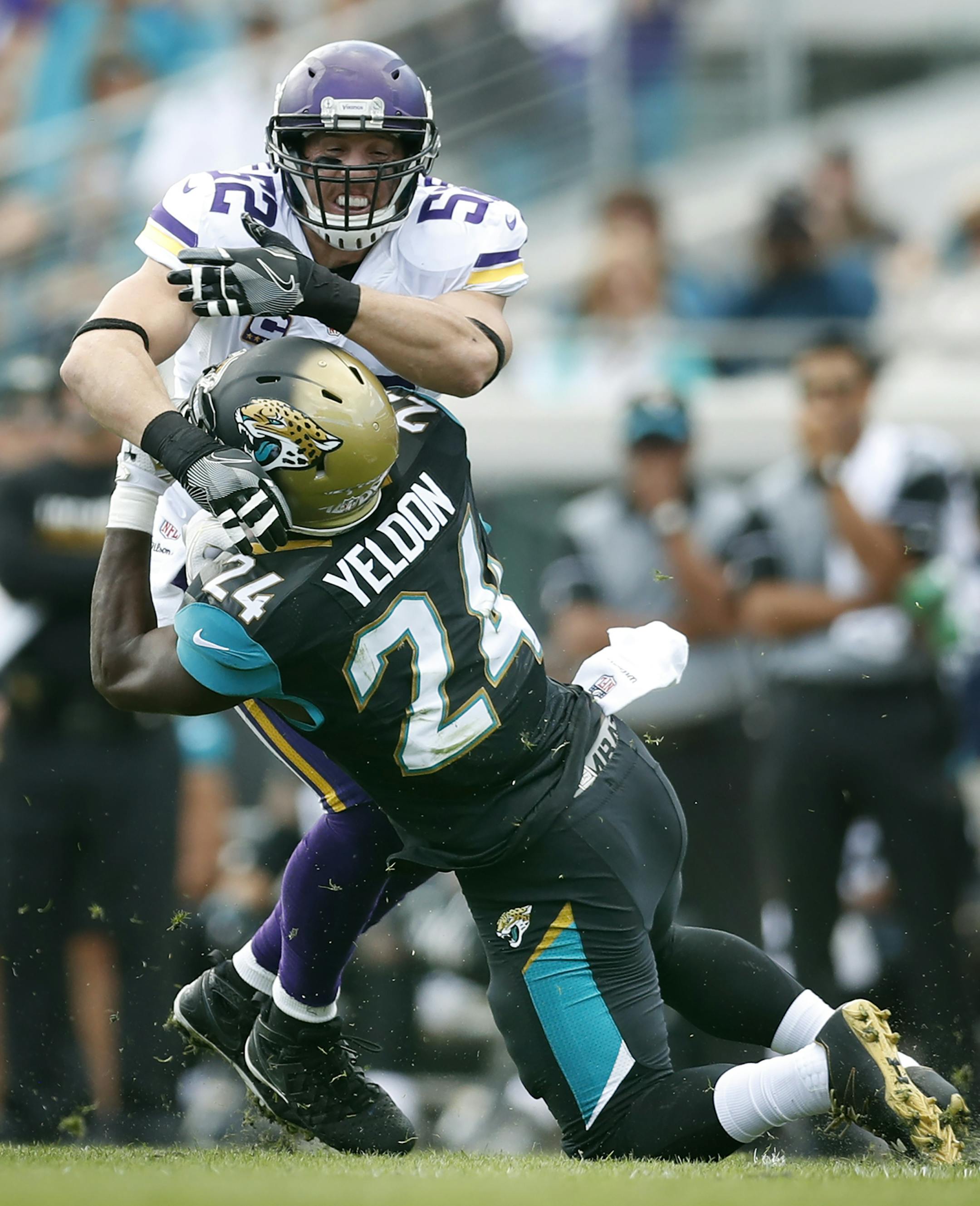 Minnesota Vikings outside linebacker Chad Greenway (52) stuffed Jacksonville Jaguars running back T.J. Yeldon (24) for no gain in the first quarter at EverBank field Sunday December 11,2016 in Jacksonville, Florida. ] The Vikings played the Jacksonville Jaguars at EverBank Feld. Jerry Holt / jerry. Holt@Startribune.com