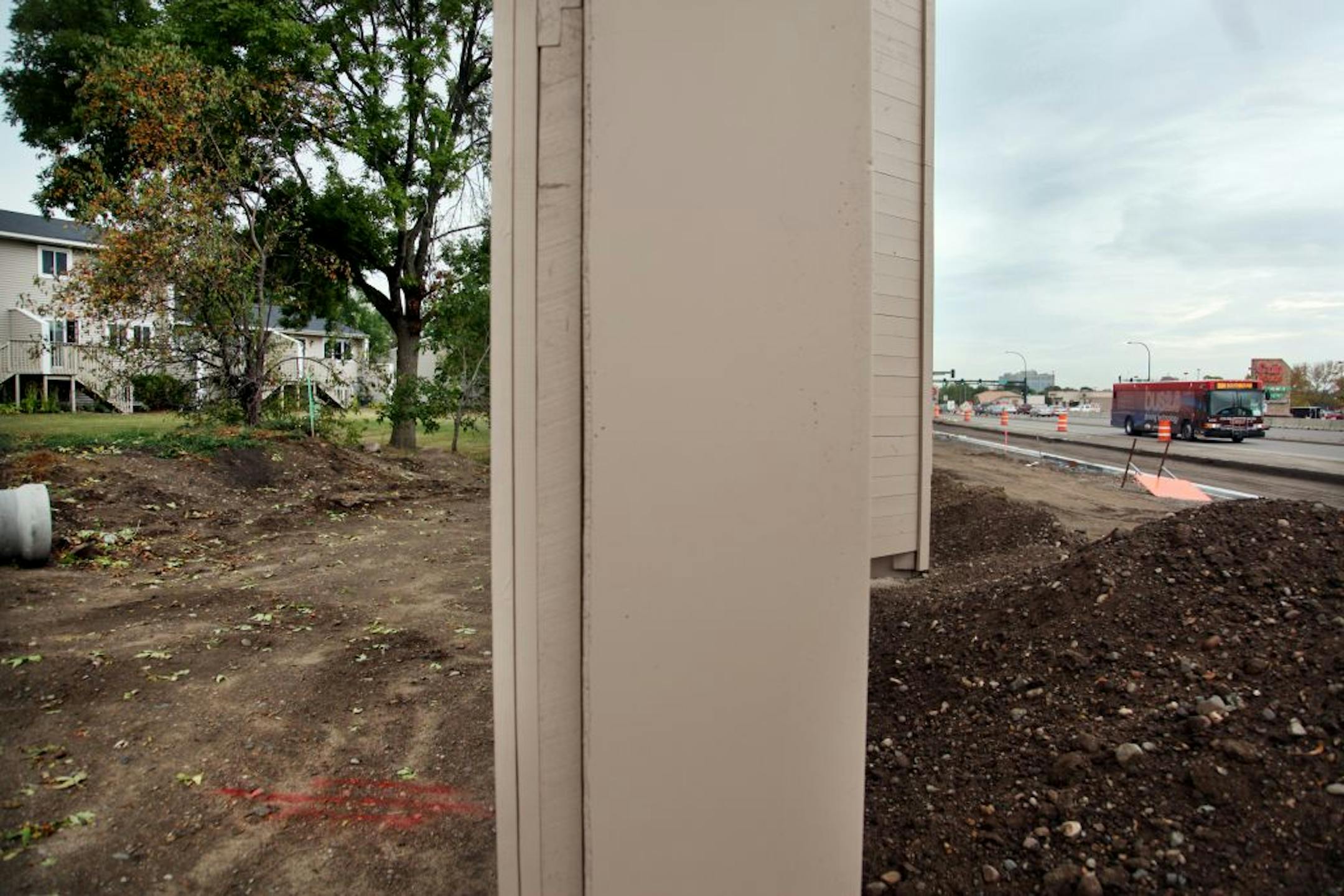 This 376-foot wall went up in Apple Valley after six homeowners said they wanted the barrier along the new Cedar Avenue bus rapid transit line. Its efficacy is being questioned.