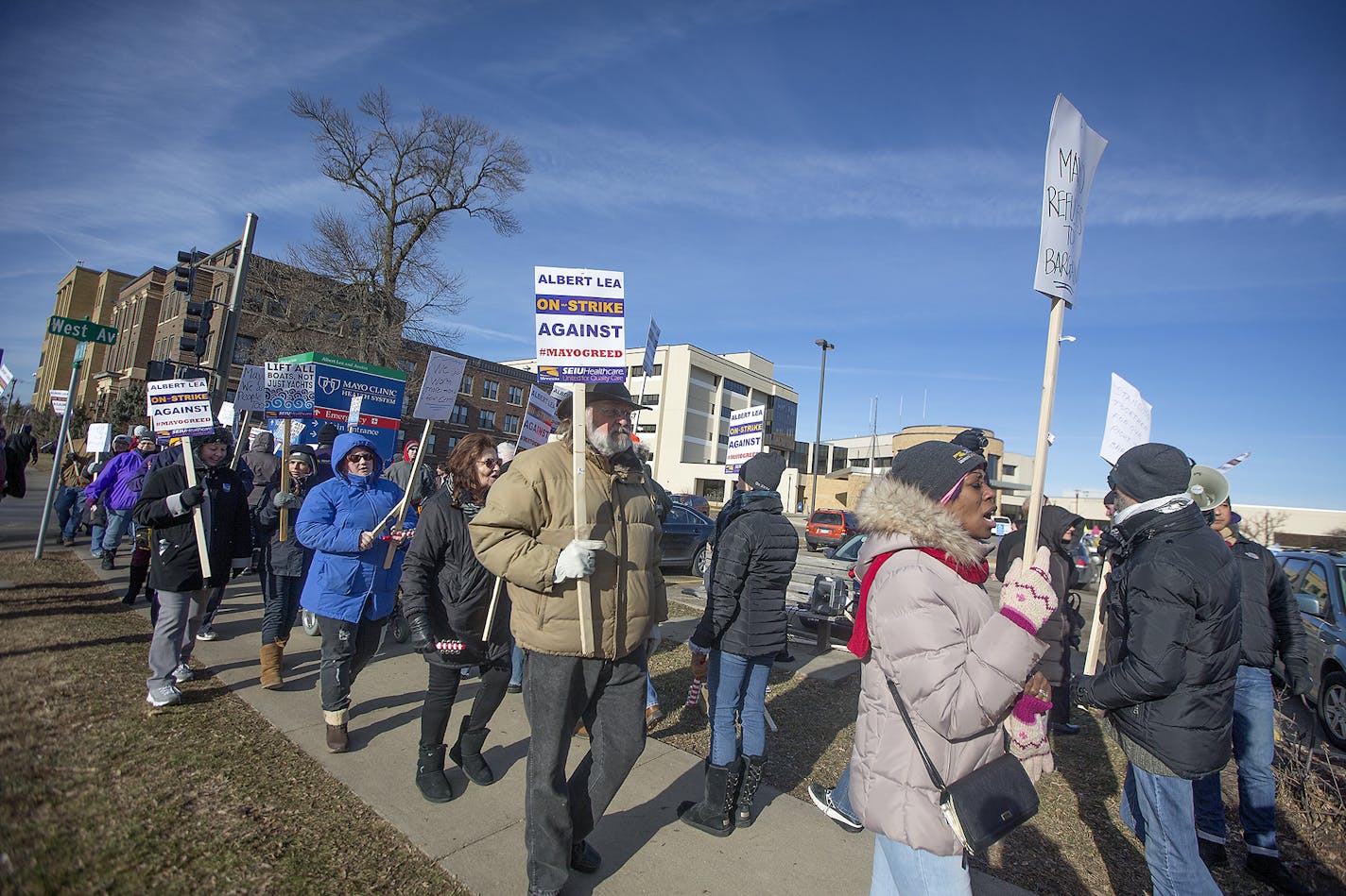 SEIU workers braved the cold wind as they staged a one-day strike at Mayo's hospital, Tuesday, December 19, 2017 in Albert Lea, MN. The strike is part of the ongoing labor-community uprising against Mayo's consolidation of its southern Minnesota hospitals. ] ELIZABETH FLORES &#xef; liz.flores@startribune.com