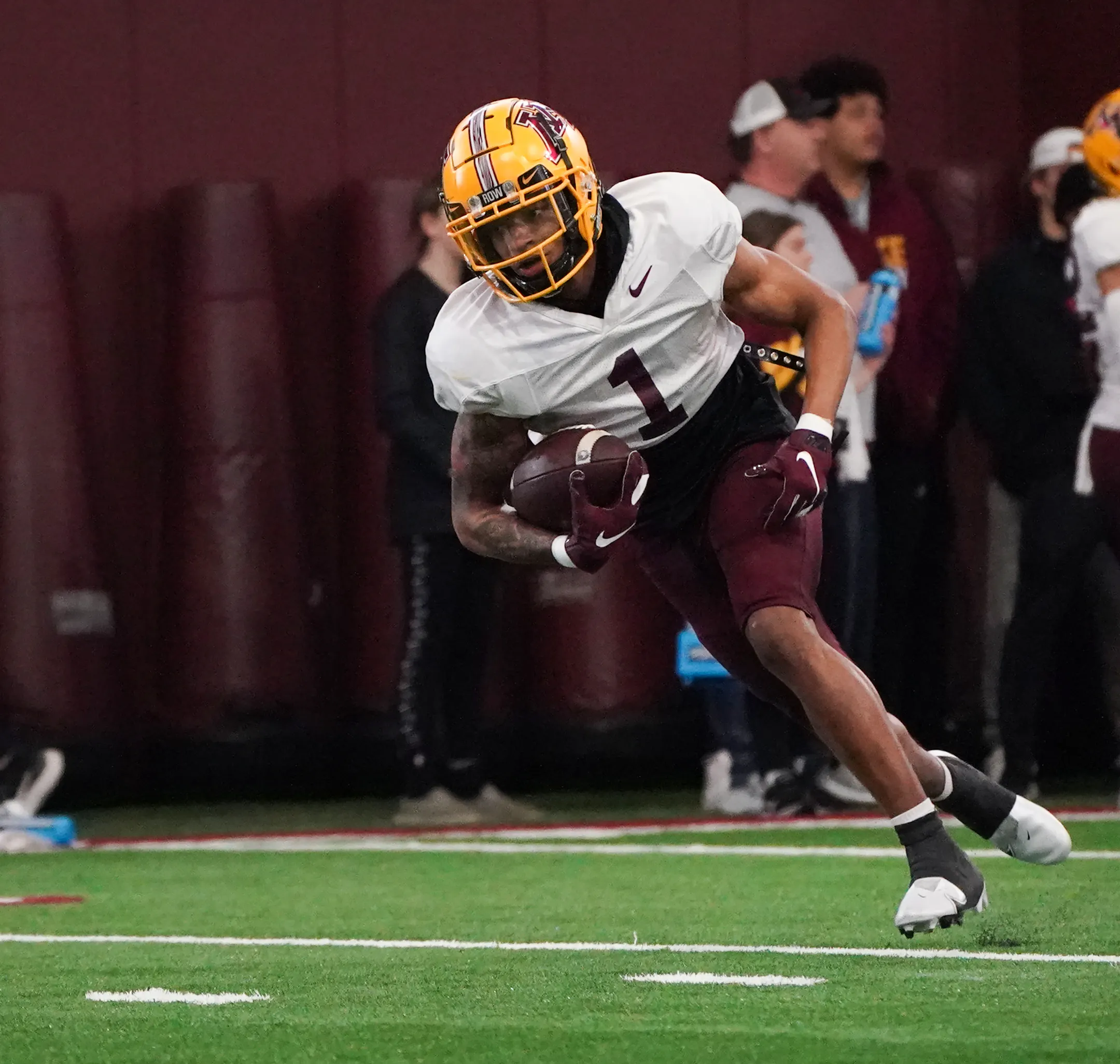 Gophers spring football practice puts emphasis on improving passing game