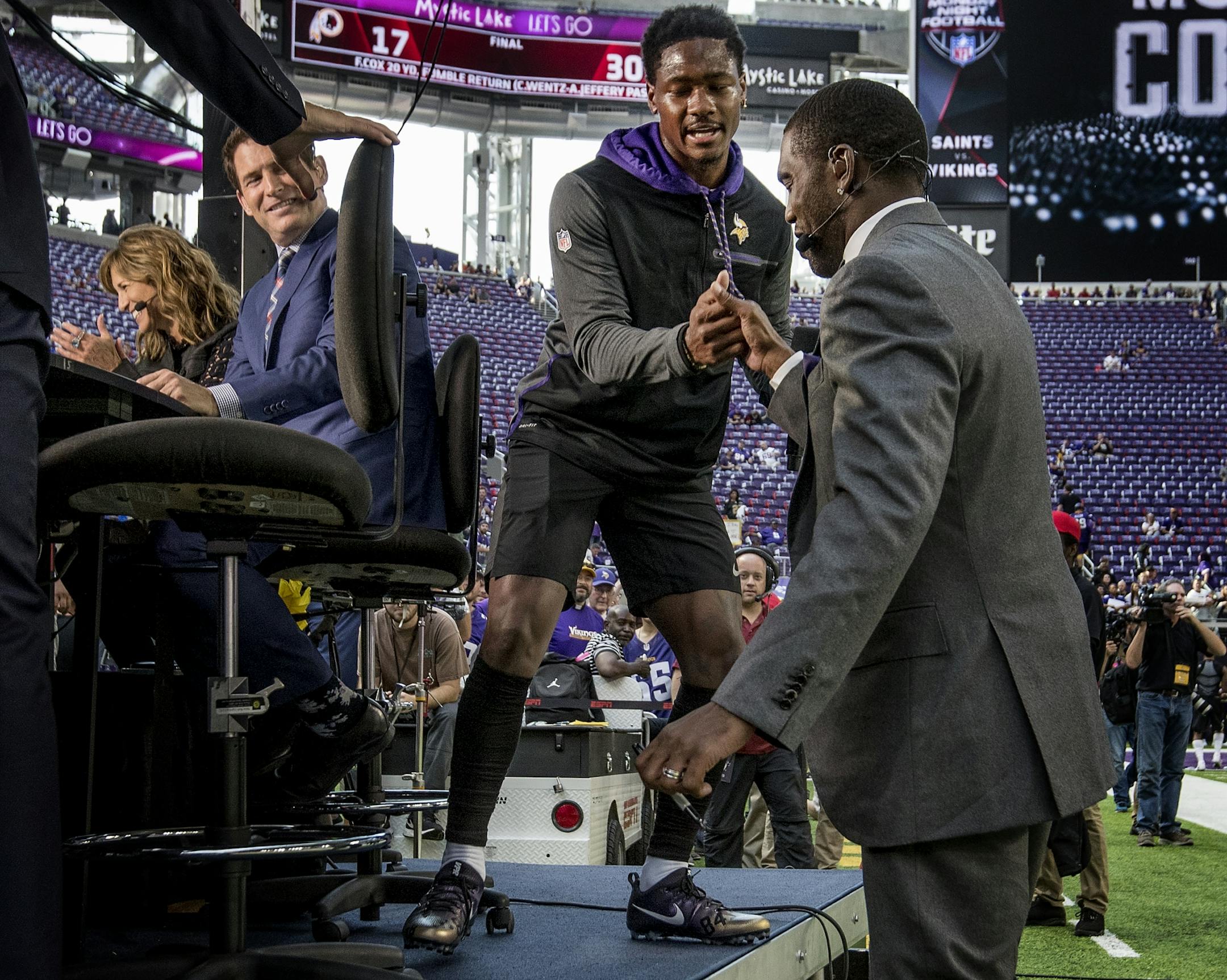 Minnesota Vikings receiver Stefon Diggs got an autograph from Randy Moss on his special Moss tribute cleats during pregame warm ups.