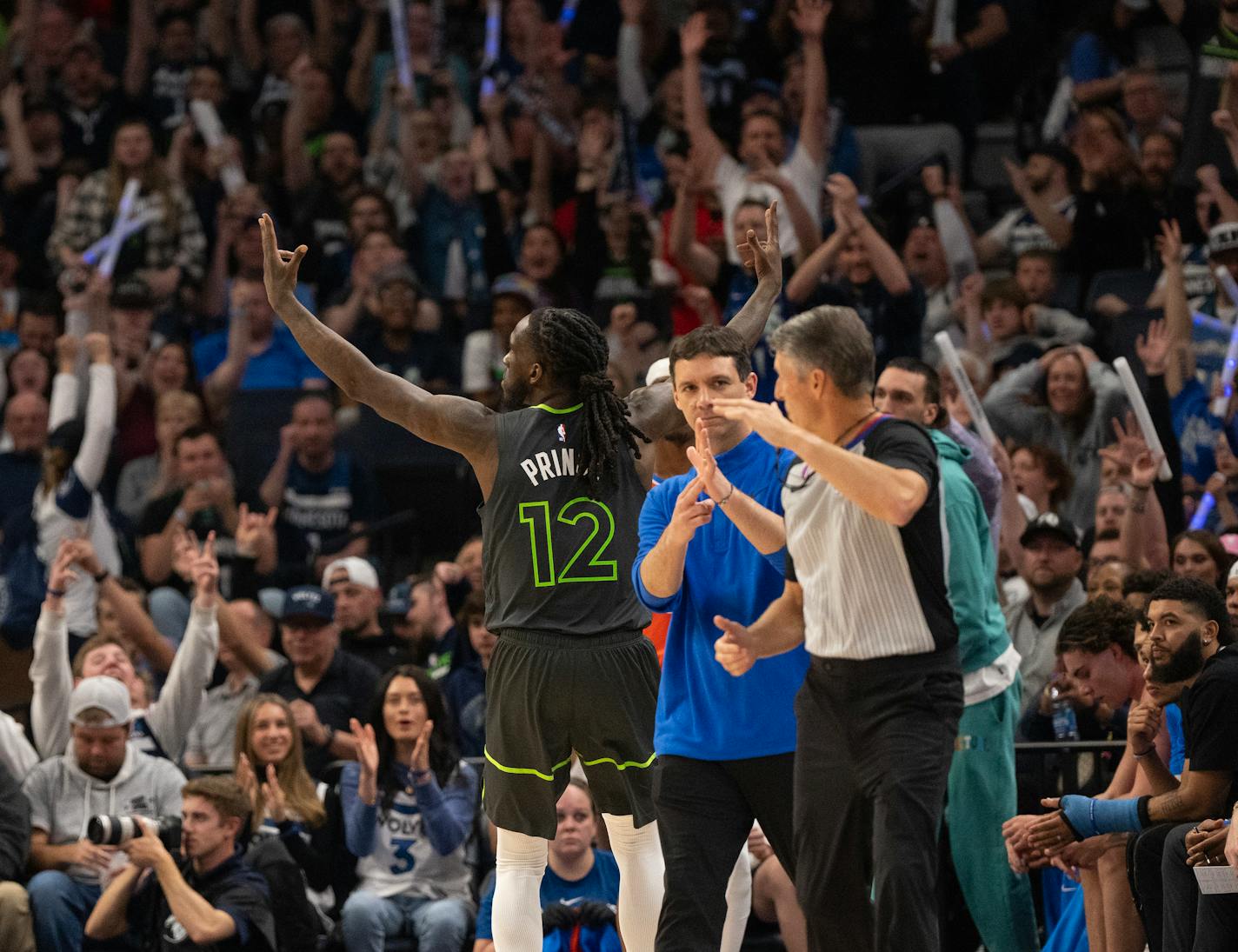 Thunder head coach Mark Daigneault called for timeout in the third quarter. The Minnesota Timberwolves faced the Oklahoma City Thunder in a 2023 NBA Play-In Tournament game Friday night, April 14, 2023 at Target Center in Minneapolis. ] RENÉE JONES SCHNEIDER • renee.jones@startribune.com