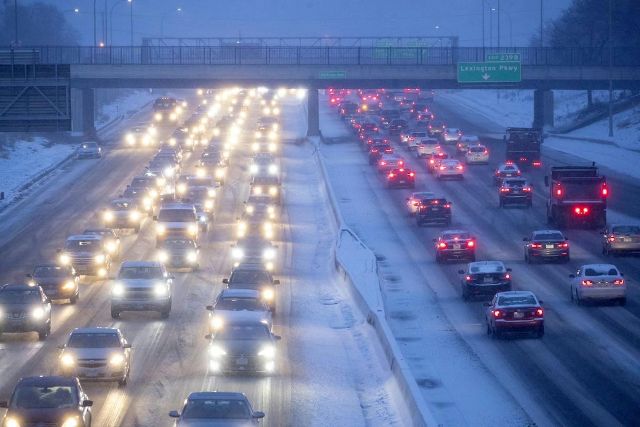 The morning snow slowed down traffic on Interstate 94 between Lexington Avenue and Snelling Avenue, Monday, December 9, 2019 in St. Paul, MN.