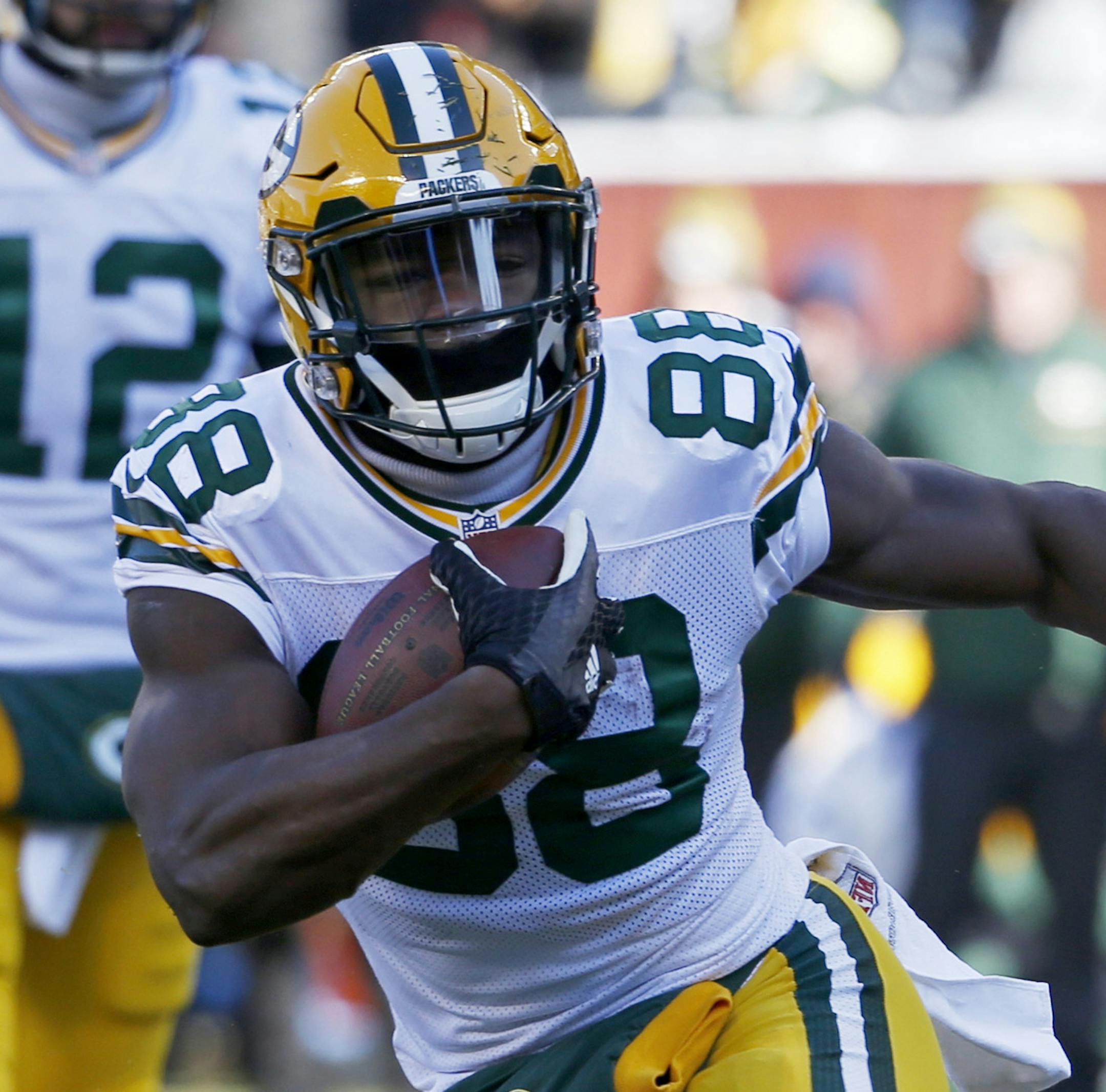 Green Bay Packers running back Ty Montgomery (88) runs to the end zone for a touchdown against the Chicago Bears during the first half of an NFL football game, Sunday, Dec. 18, 2016, in Chicago. (AP Photo/Nam Y. Huh)