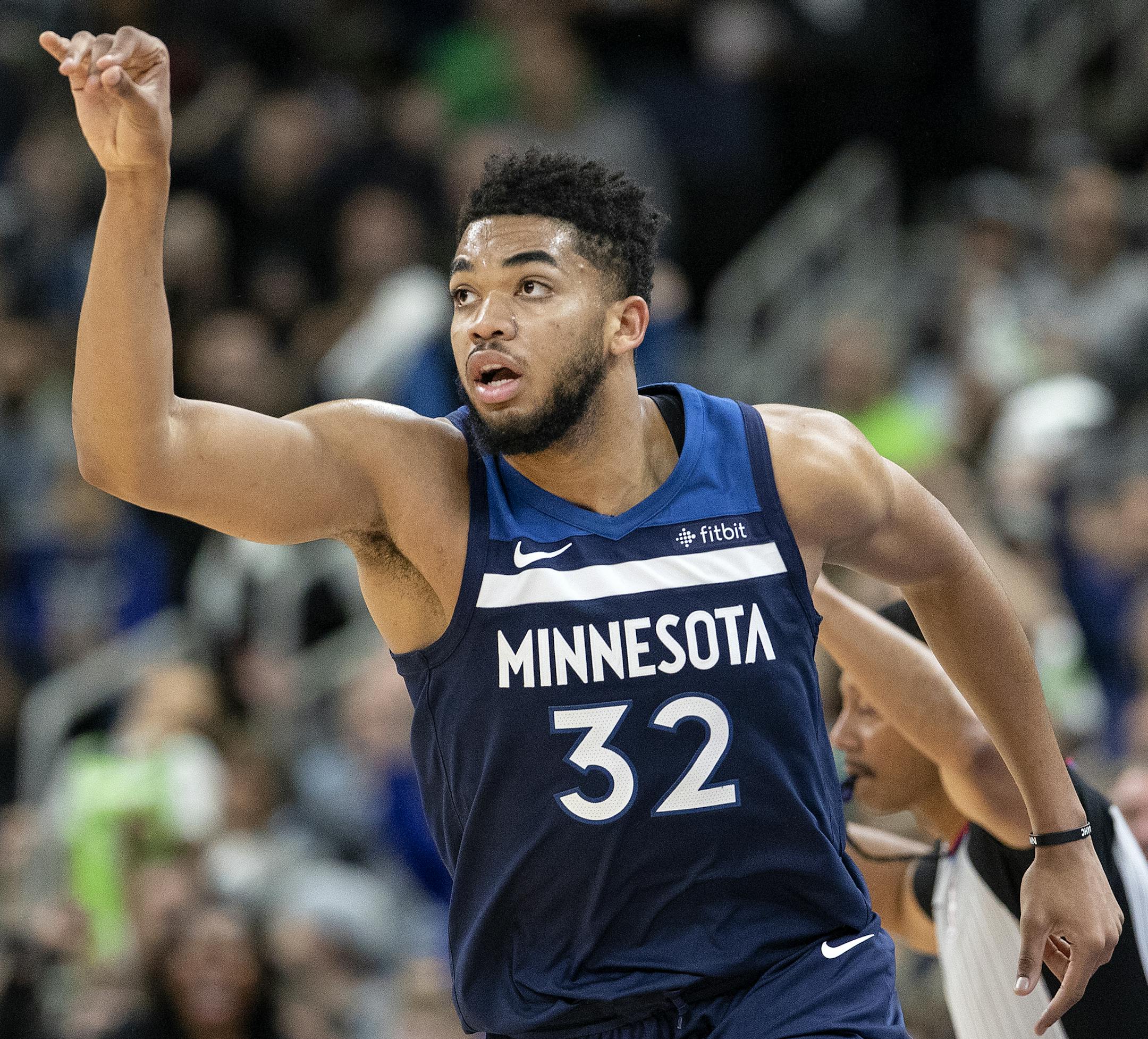 Minnesota Timberwolves Karl-Anthony Towns (32) ] CARLOS GONZALEZ ï cgonzalez@startribune.com ñ April 21, 2018, Minneapolis, MN, Target Center, NBA Playoffs, Basketball, Minnesota Timberwolves vs. Houston Rockets, Game 3