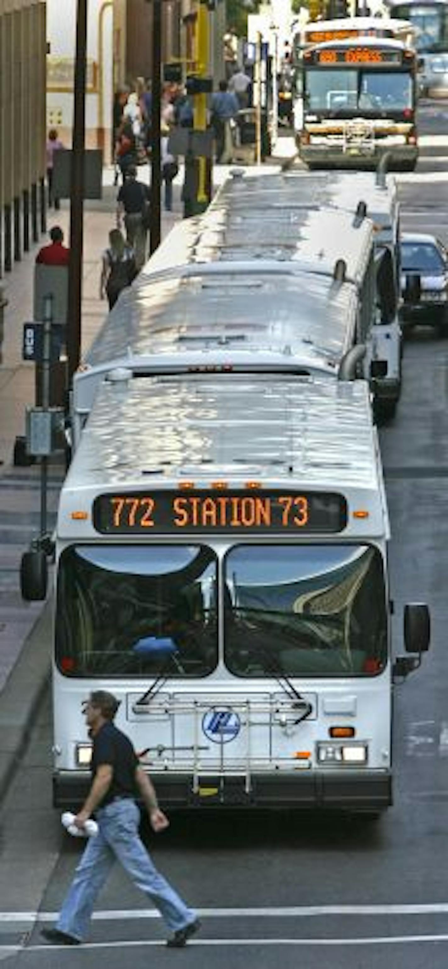 BRUCE BISPING � bbisping@startribune.com Minneapolis, MN., Friday, 7/27/2007. Metro buses lined up along Marquette Avenue in downtown Minneapolis, between 6th and 7th Streets to pick up passengers for the afternoon rush.