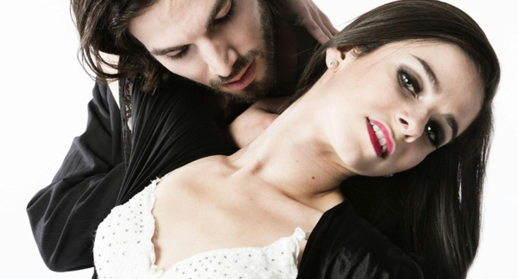 Michael Hanna and Renee Guittar in Collide's "Dracula." (photo by Heidi Bohnenkamp)