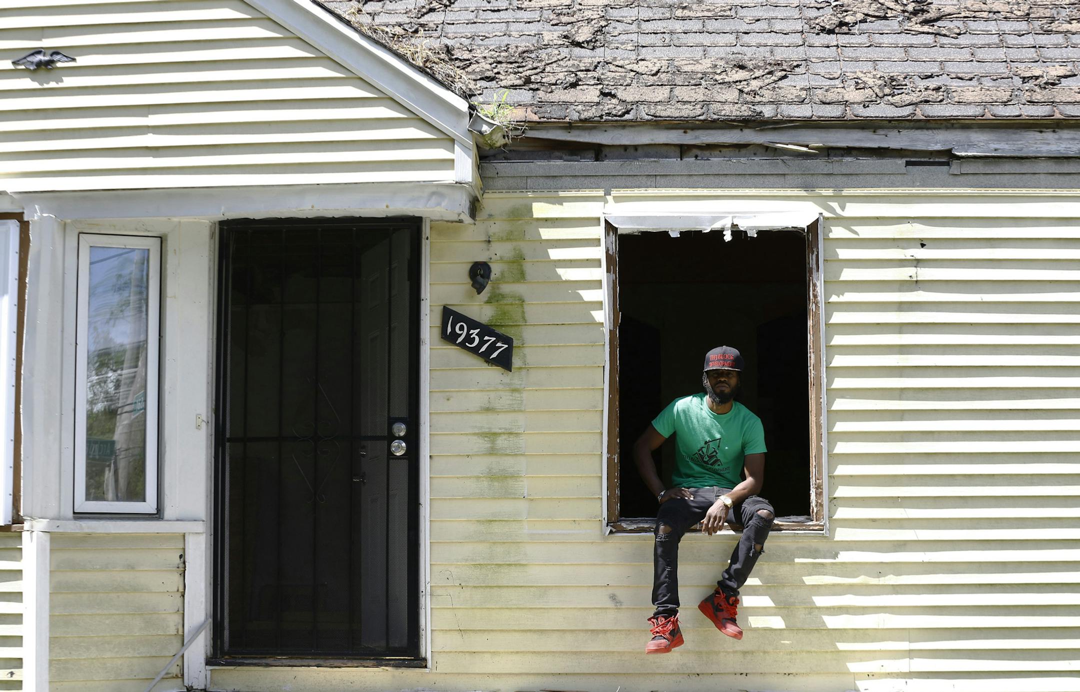 King Yadee, 35, of Detroit is the creator of Th3 Block Development. Th3 Block Development is a construction company that purchases abandoned houses in Detroit and renovates them with the goal of "buy back the hood." Crew members train young people on how to fix homes and about home ownership. (Rodney Coleman-Robinson/Detroit Free Press/TNS) ORG XMIT: 1750852