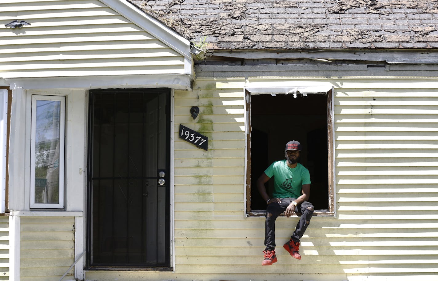 King Yadee, 35, of Detroit is the creator of Th3 Block Development. Th3 Block Development is a construction company that purchases abandoned houses in Detroit and renovates them with the goal of "buy back the hood." Crew members train young people on how to fix homes and about home ownership. (Rodney Coleman-Robinson/Detroit Free Press/TNS) ORG XMIT: 1750852