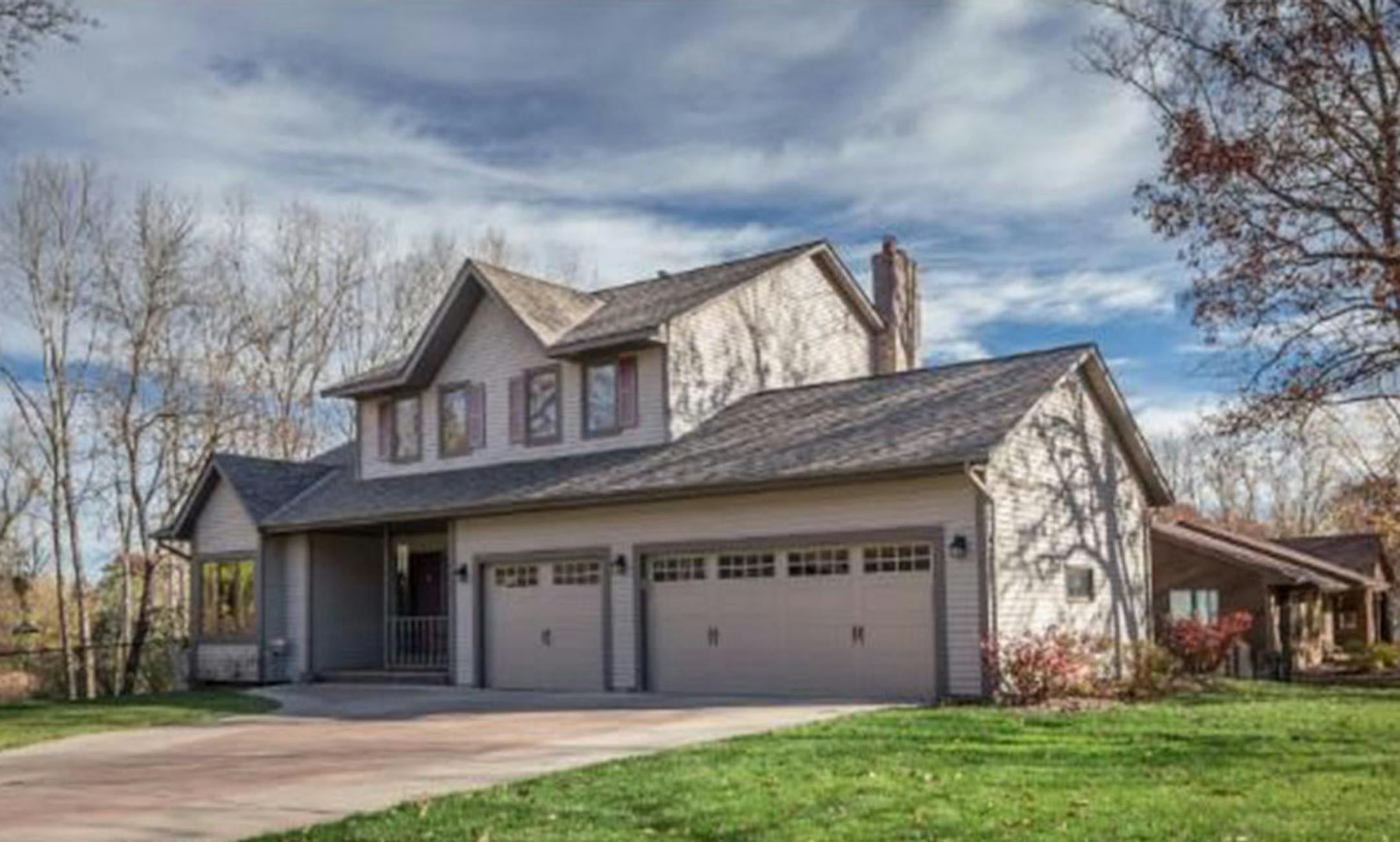 ... Oakdale
Built in 1990, this four-bedroom, four-bath house has 2,743 finished square feet and features three bedrooms on one level, fireplace, eat-in kitchen, four-season porch, full finished walkout basement, deck and sprinkler system. Listed by Jason Gorman, Keller Williams Premier Realty, 651-248-2752.