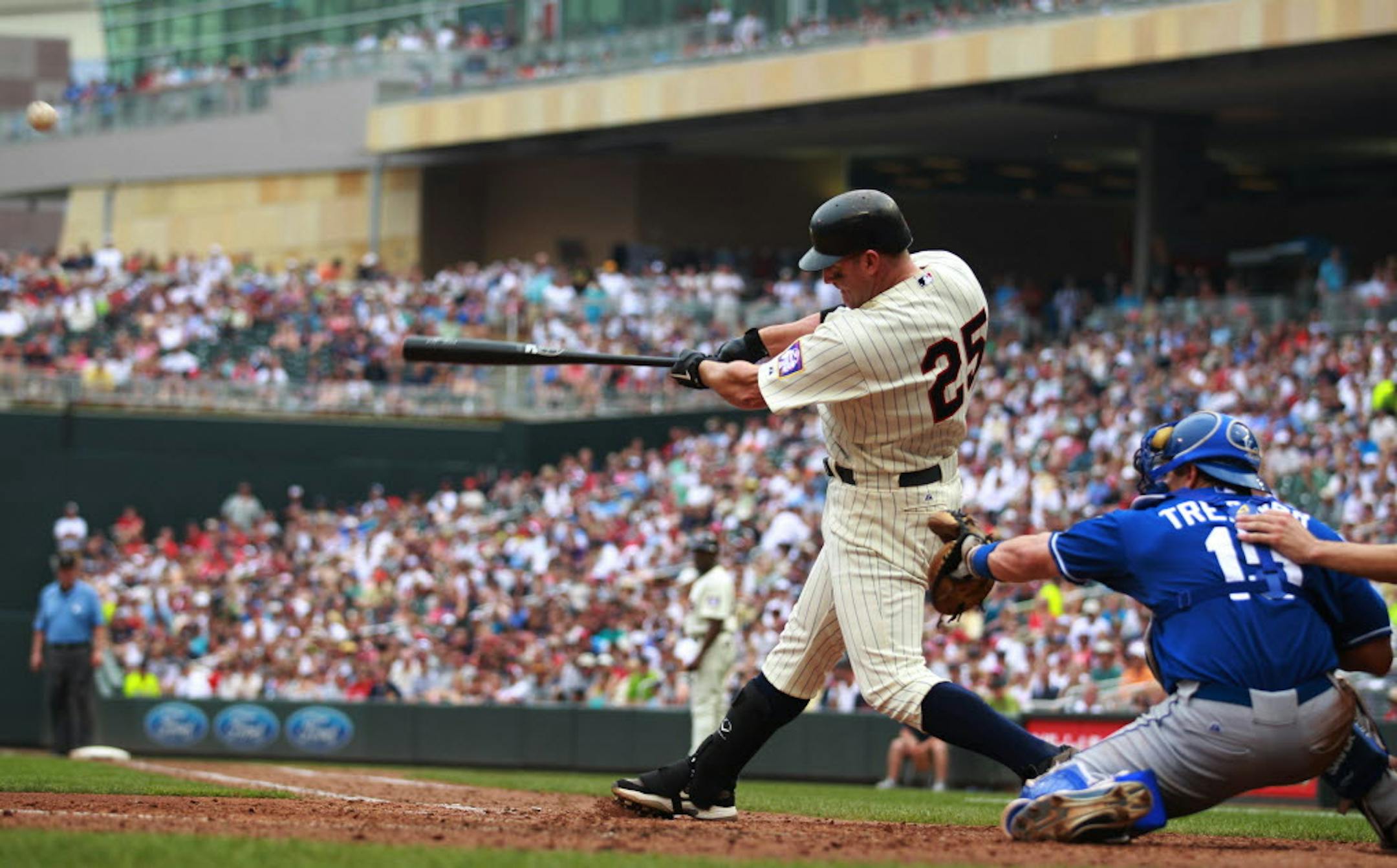 Jim Thome hit a three-run homer in the 6th inning against Kansas City.
