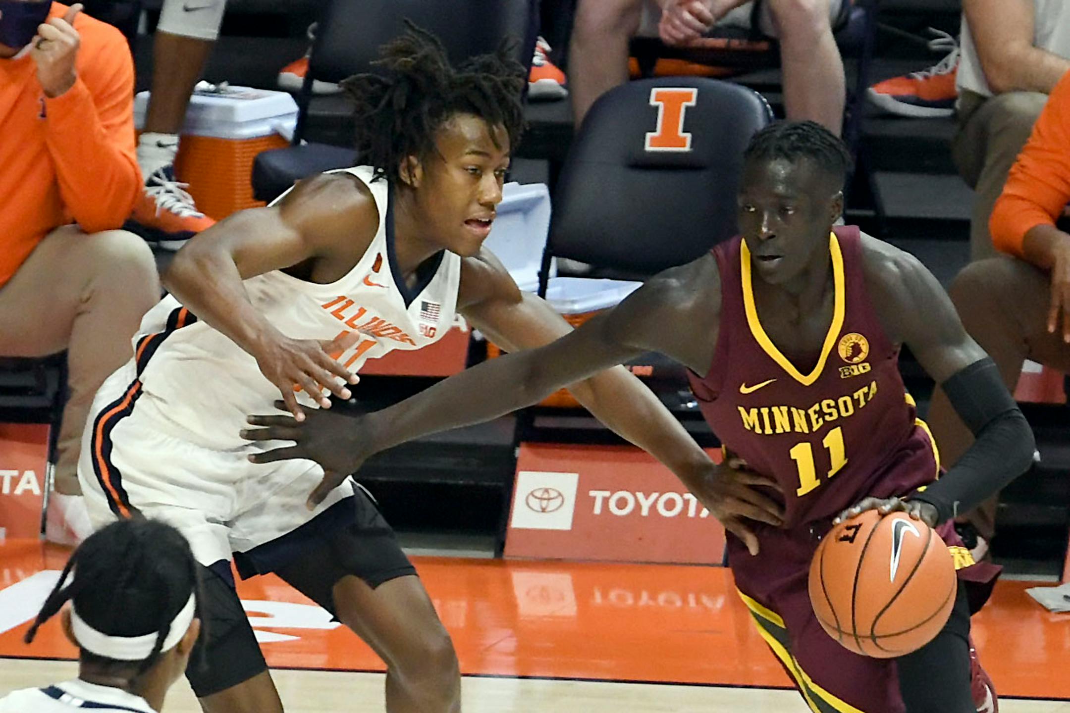 Minnesota guard Both Gach drives past Illinois guard Ayo Dosunmu last Tuesday.