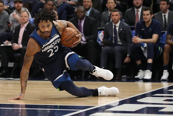 Timberwolves guard Derrick Rose lost his footing during the first half against Golden State at Target Center on Sunday.