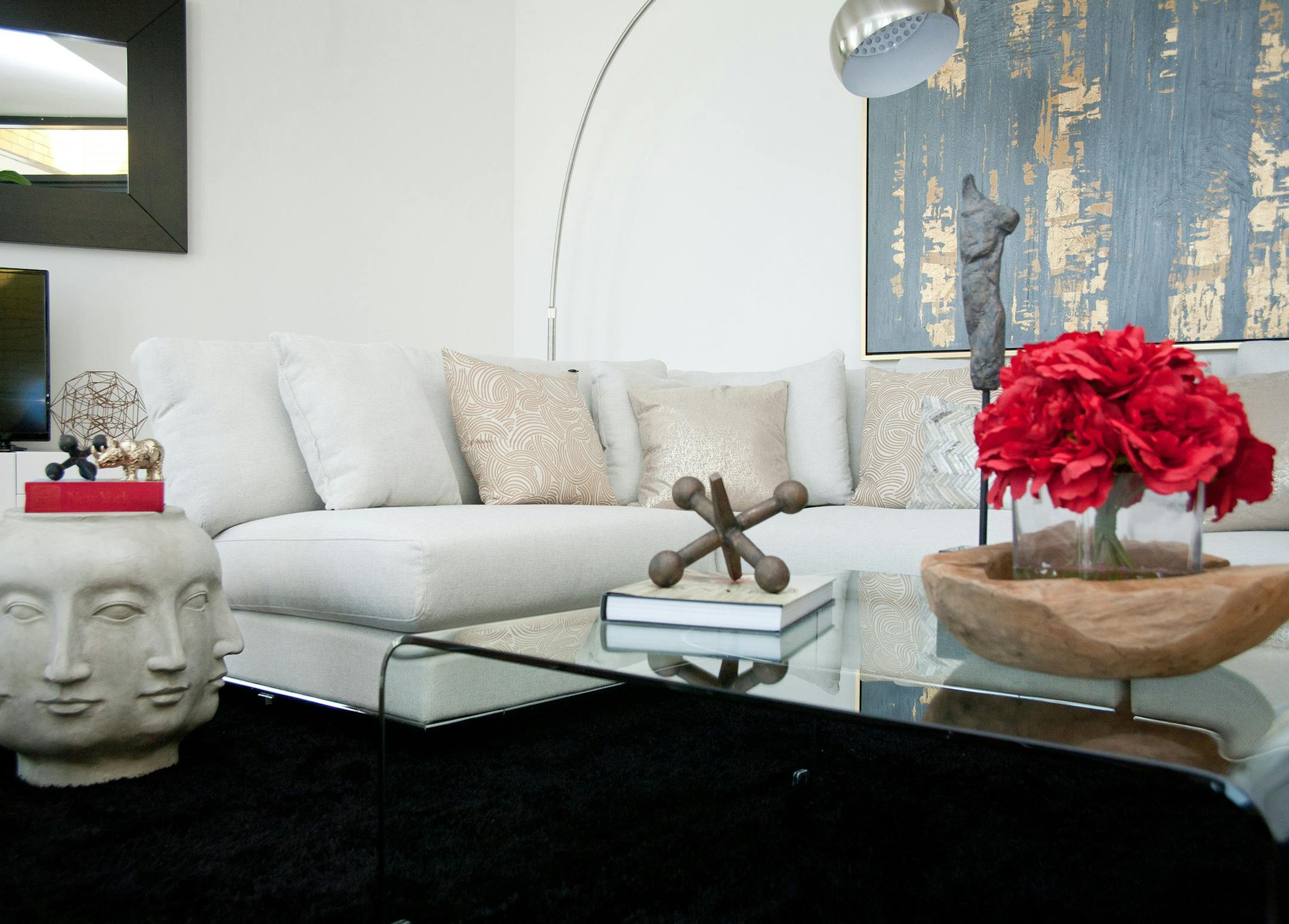 A neutral foundation creates the perfect backdrop for a bold accent color. (Handout/TNS) ORG XMIT: 1196275