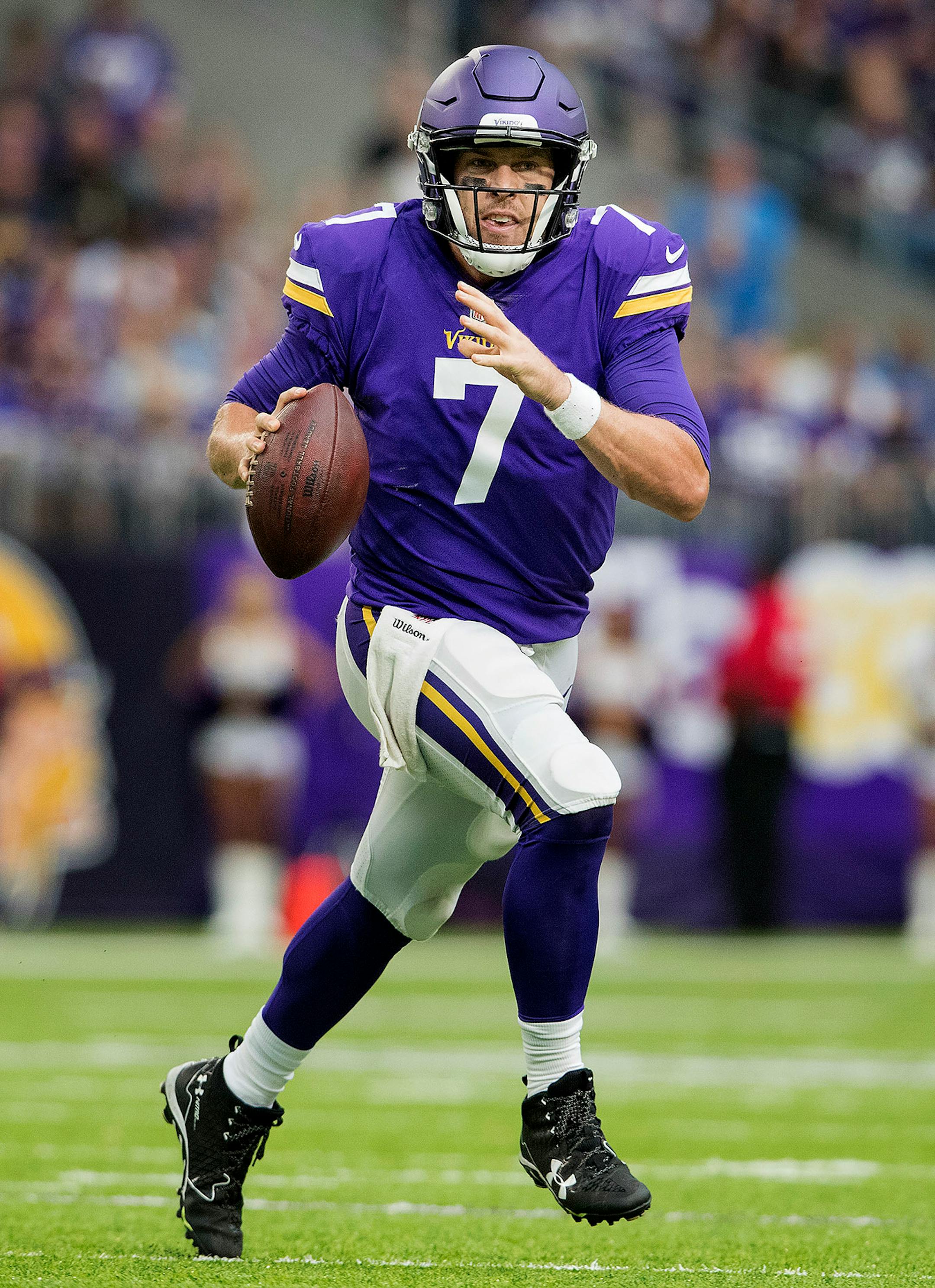 Minnesota Vikings Case Keenum (7) scrambled out of the pocket during a fourth down play late in the fourth quarter. Keenum did not convert on the play.