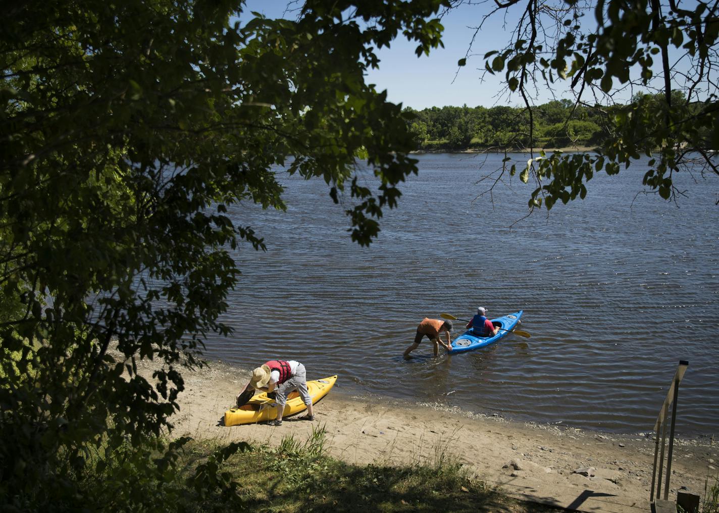 Employee Alex Voelker pushed out Rick Laudenbach as he and his wife Lori Laudenbach went for an 8-mile kayak trip on her birthday at CW Outfitting in Clearwater, Minn., on July 7, 2017. ] RENEE JONES SCHNEIDER &#x2022; renee.jones@startribune.com