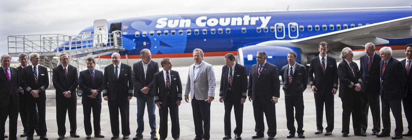 Marty Davis, Chairman and owner of Sun Country, center, stood with pilots for a portrait.]At one of Sun Country's hangar's at MSP, Sun Country Airlines and its pilots, represented by Air Line Pilots Association in negotiations, officially signed their new contract Thursday after a long negotiation process.Richard Tsong-Taatarii/rtsong-taatarii@startribune.com