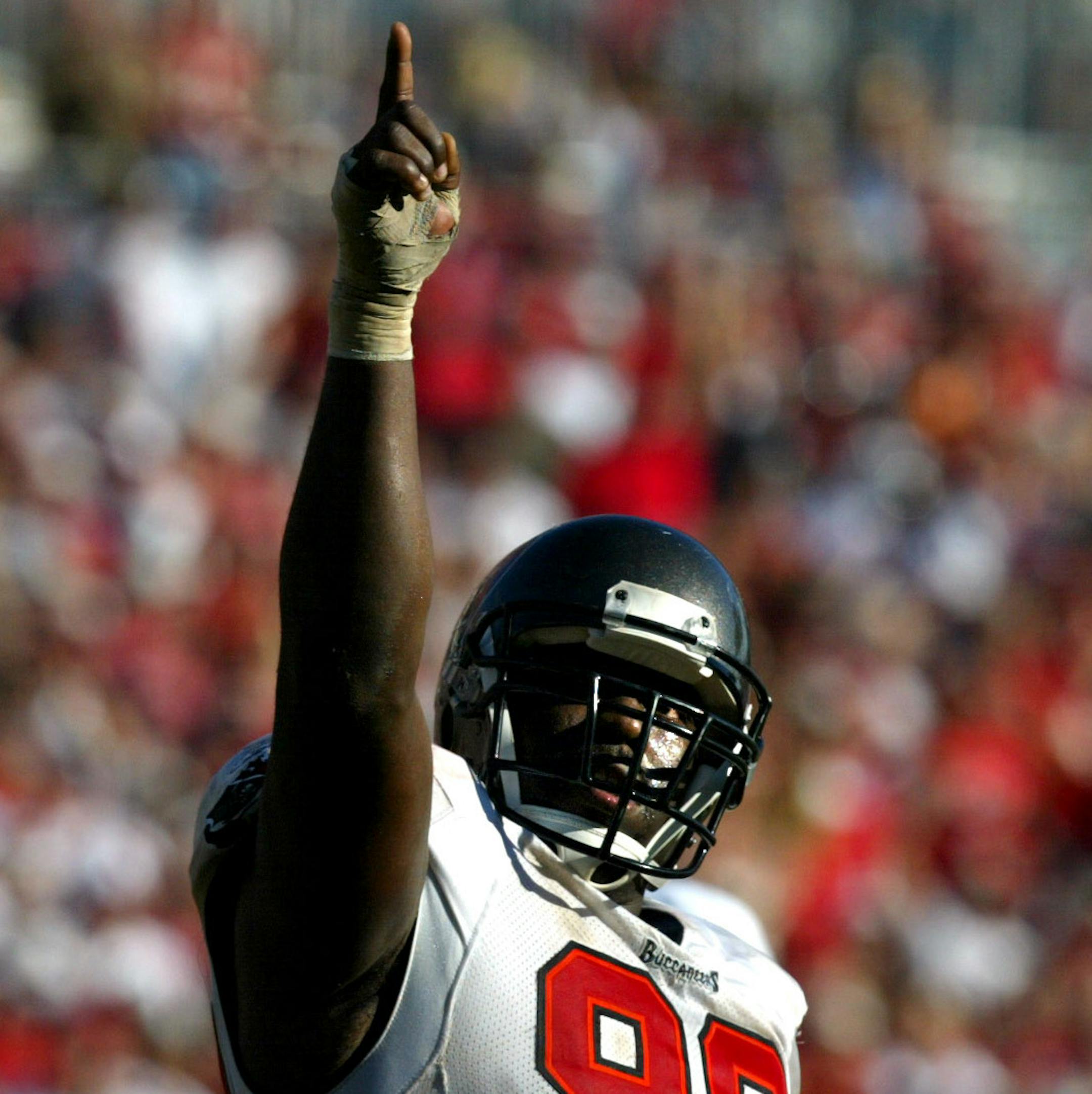 November 3, 2002--- Raymond James Stadium Ò Tampa, FL Tampa Bay Buccaneers vs. Minnesota Vikings Tampa BayÌs Warren Sapp, #99, celebrates and points to the crown after Minnesota quarterback Daunte Culpepper threw an interception in the 4th quarter. Sapp, would also intercept a pass later in the game. The Buccaneers beat the Vikings by a final score of 38-24 on Sunday. ORG XMIT: MIN2013080218092359