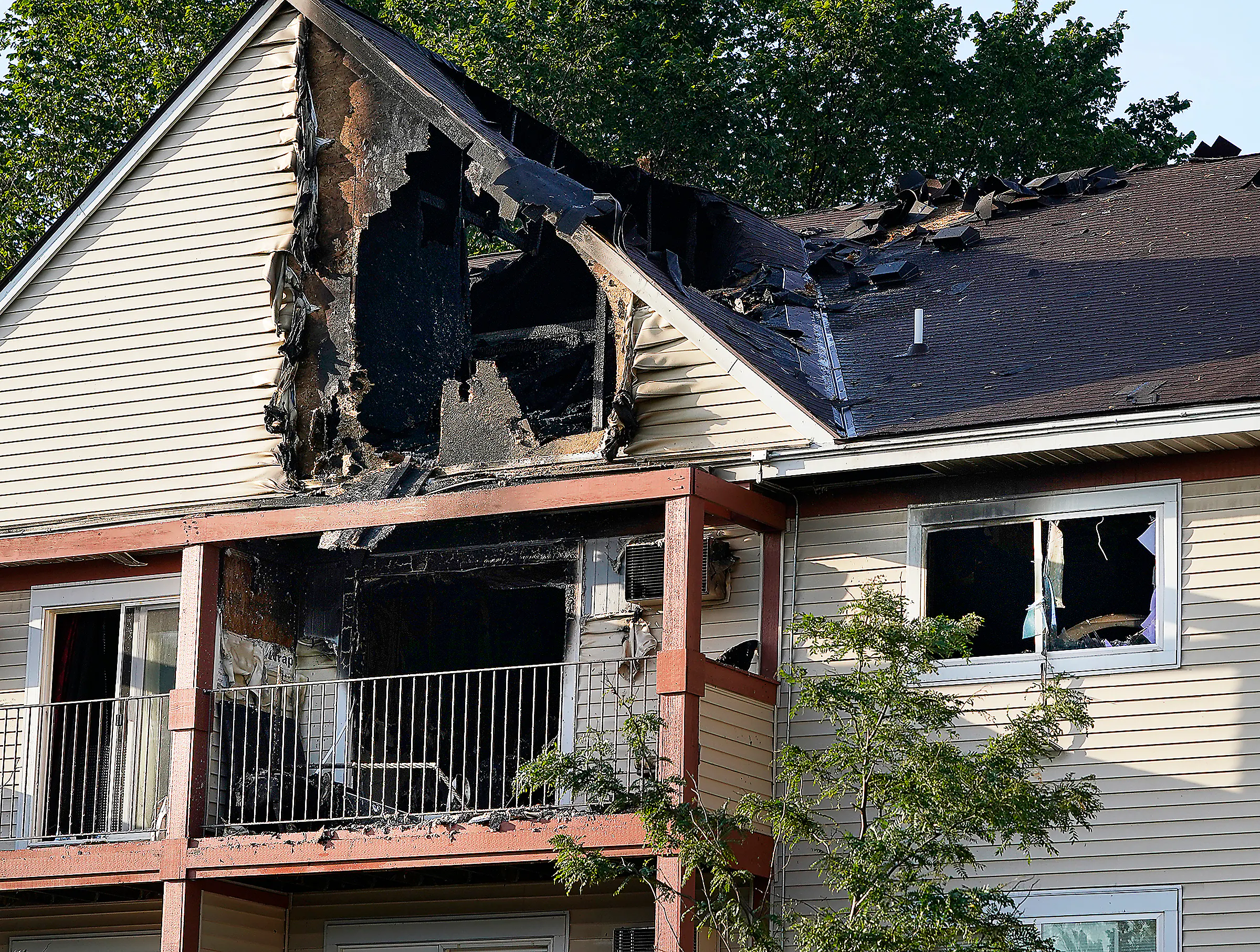 Apartment building fire displaces more than 40 on Minneapolis' North Side