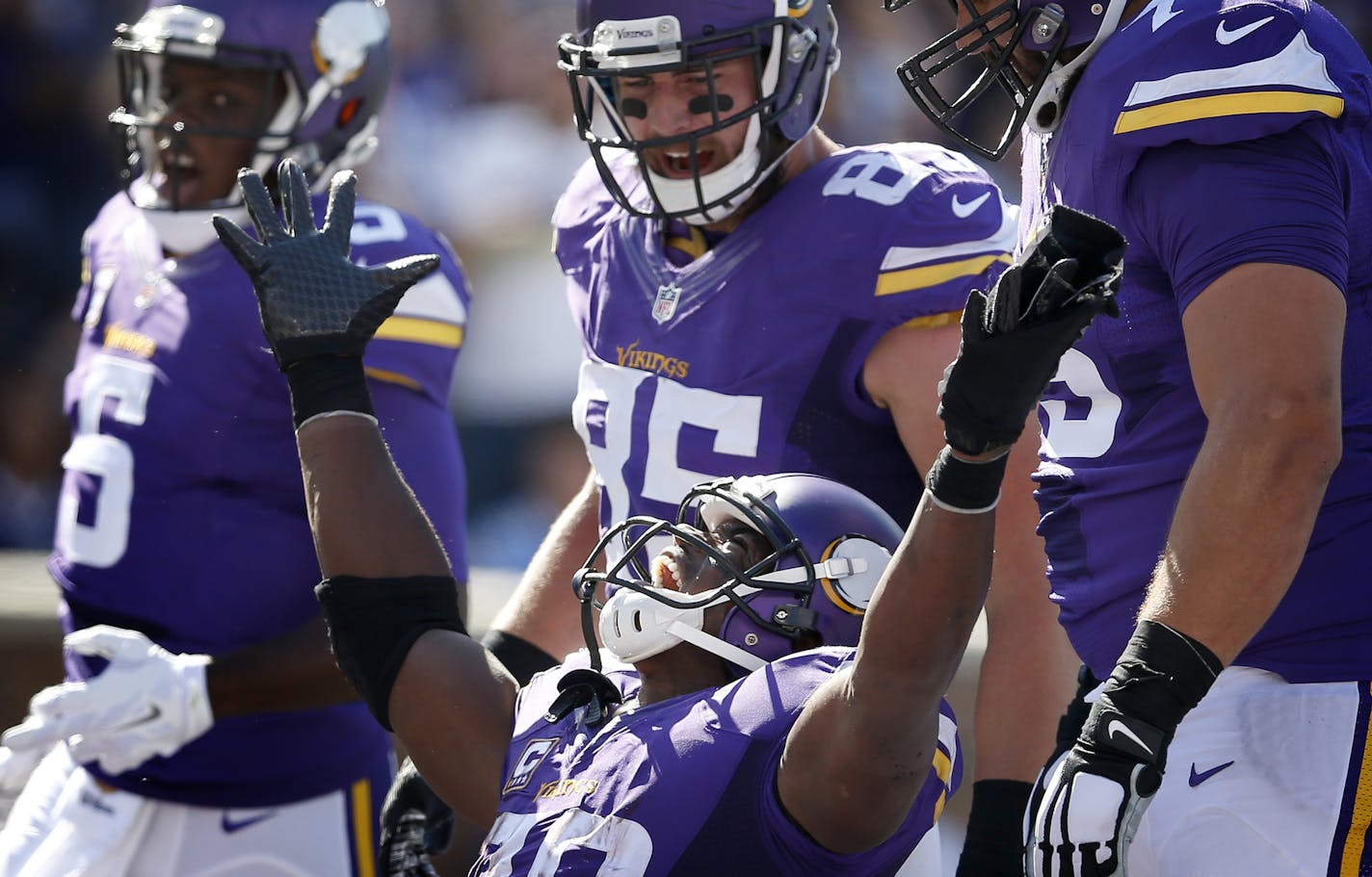 Minnesota Vikings running back Adrian Peterson (28) celebrated after scoring a touchdown in the second quarter. ] CARLOS GONZALEZ &#xef; cgonzalez@startribune.com - September 27, 2015, TCF Bank Stadium, Minneapolis, MN, NFL, Minnesota Vikings vs. San Diego Chargers